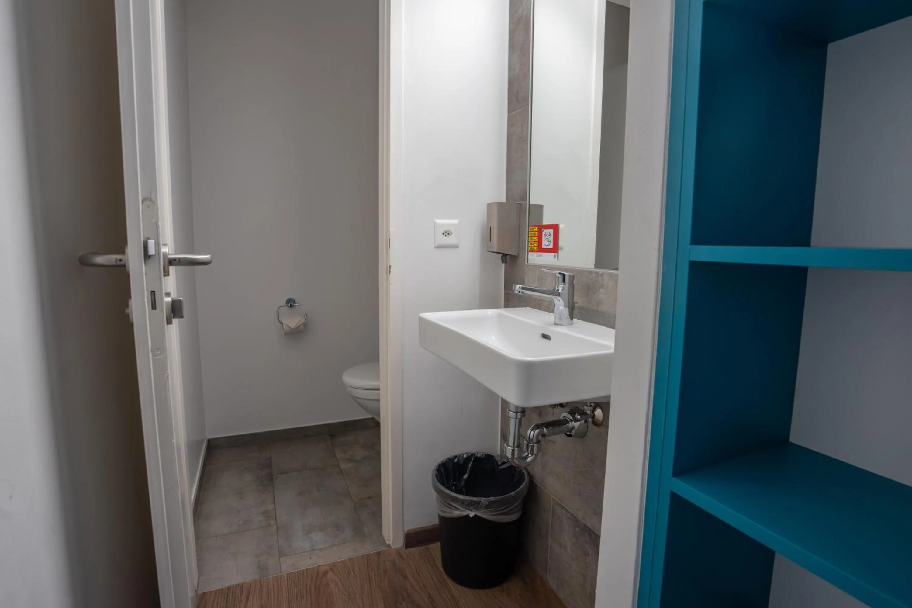 Toilet in Nyon Hostel