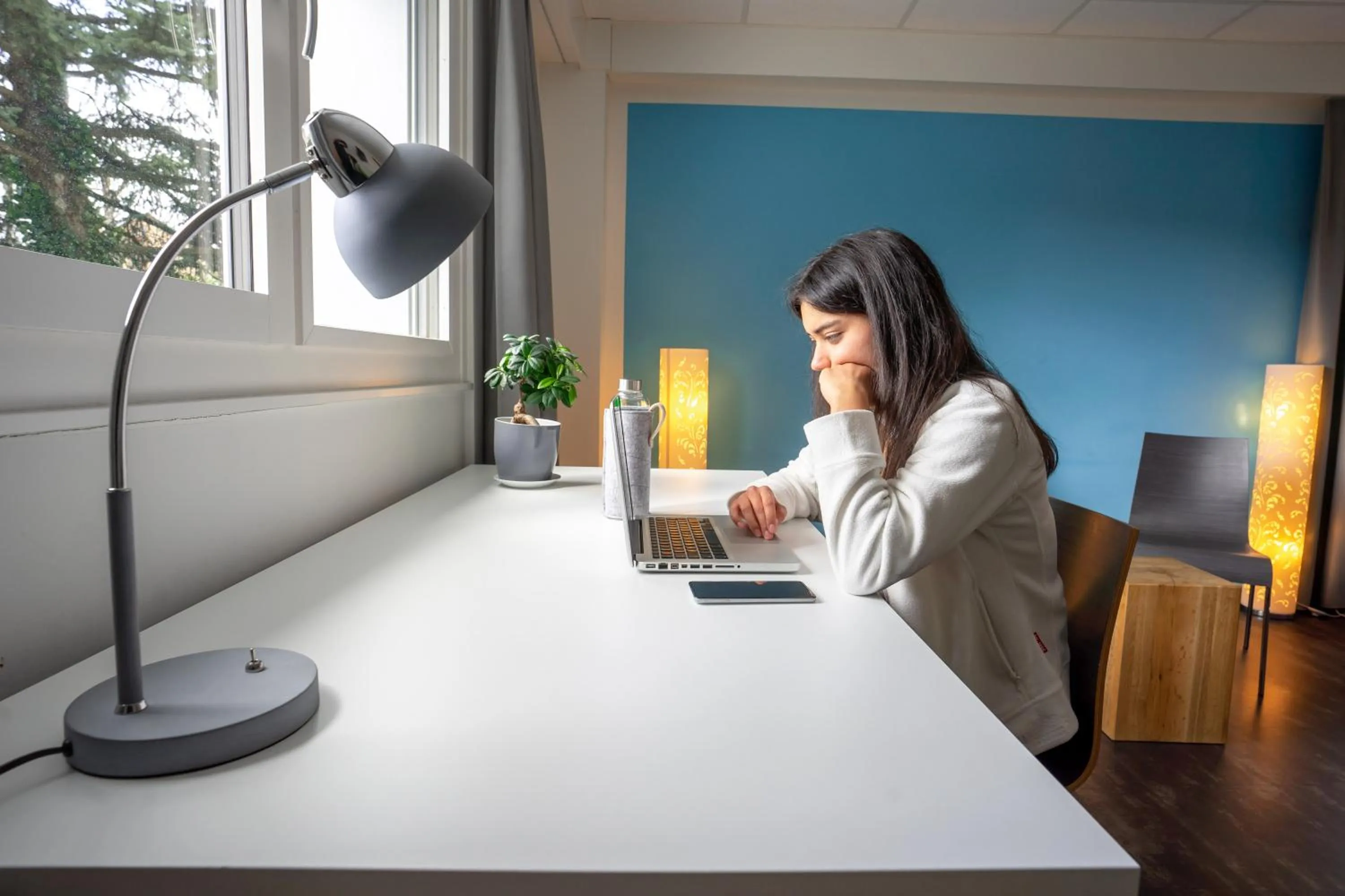 Communal lounge/ TV room in Nyon Hostel