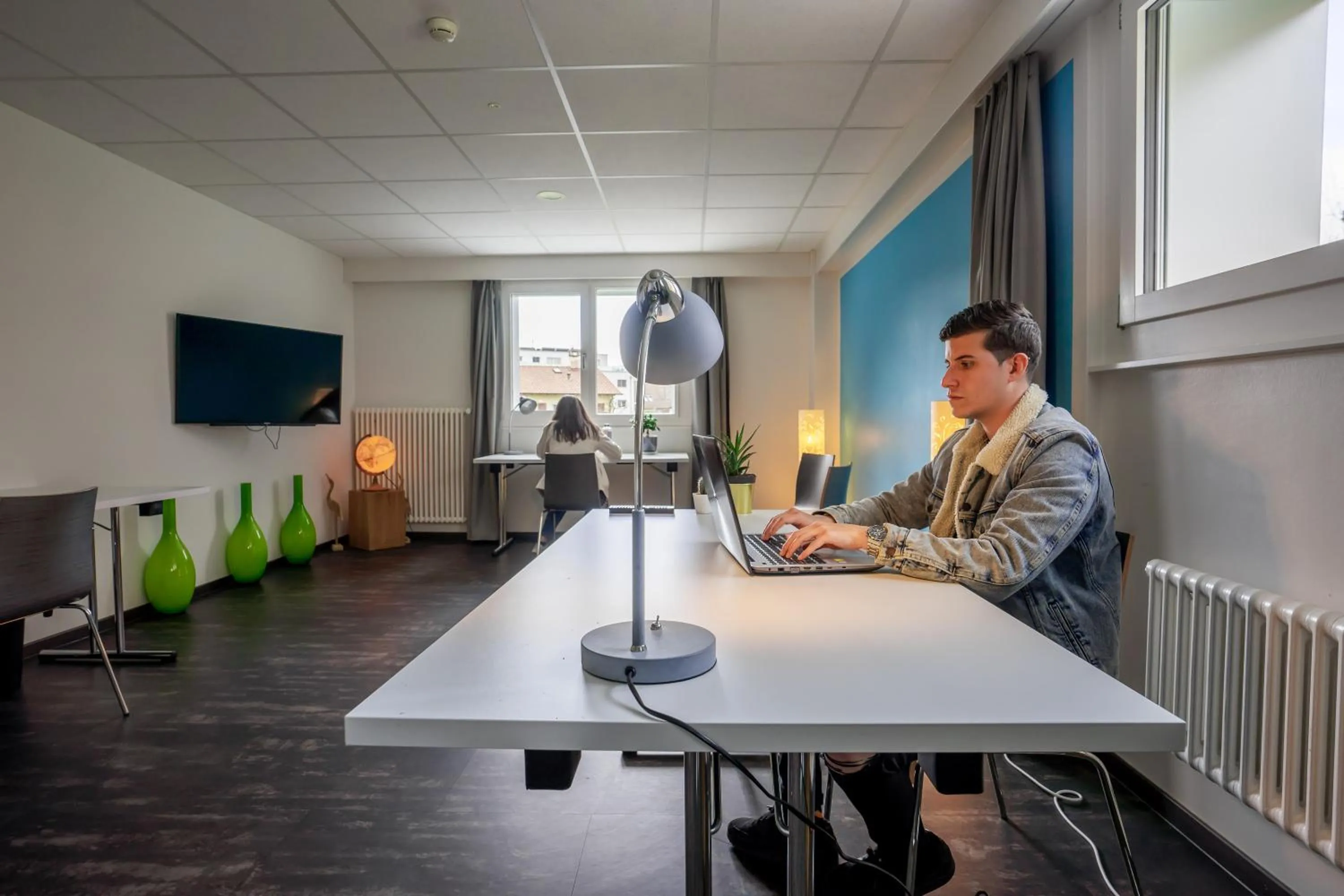 Communal lounge/ TV room in Nyon Hostel