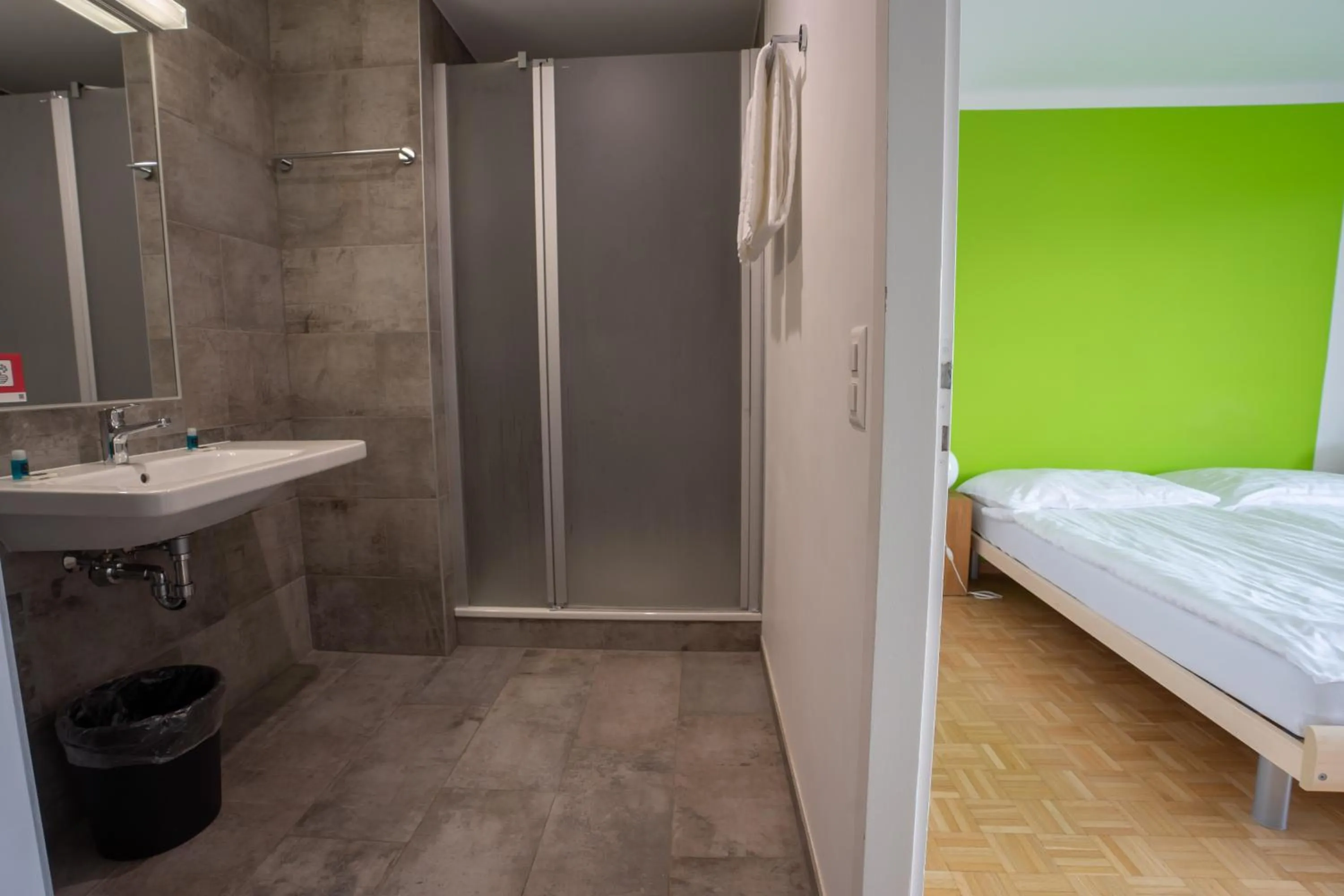 Shower, Bed in Nyon Hostel