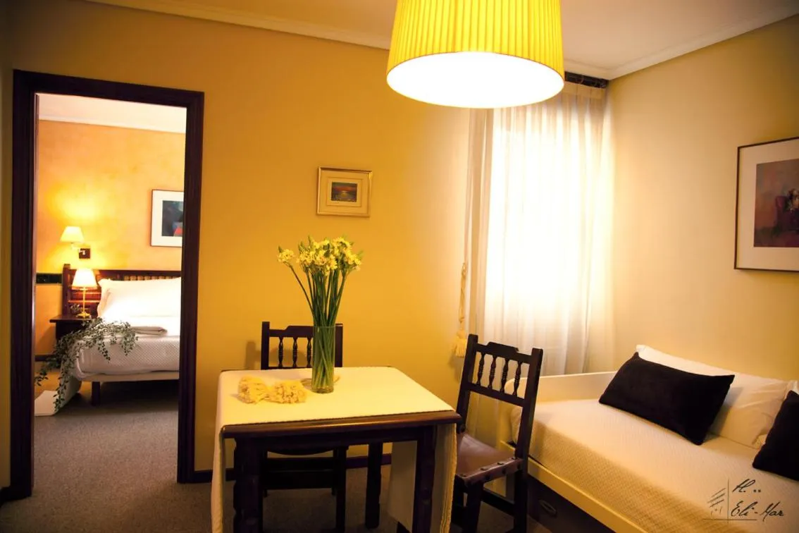 Living room, Bed in Hotel Eli-Mar