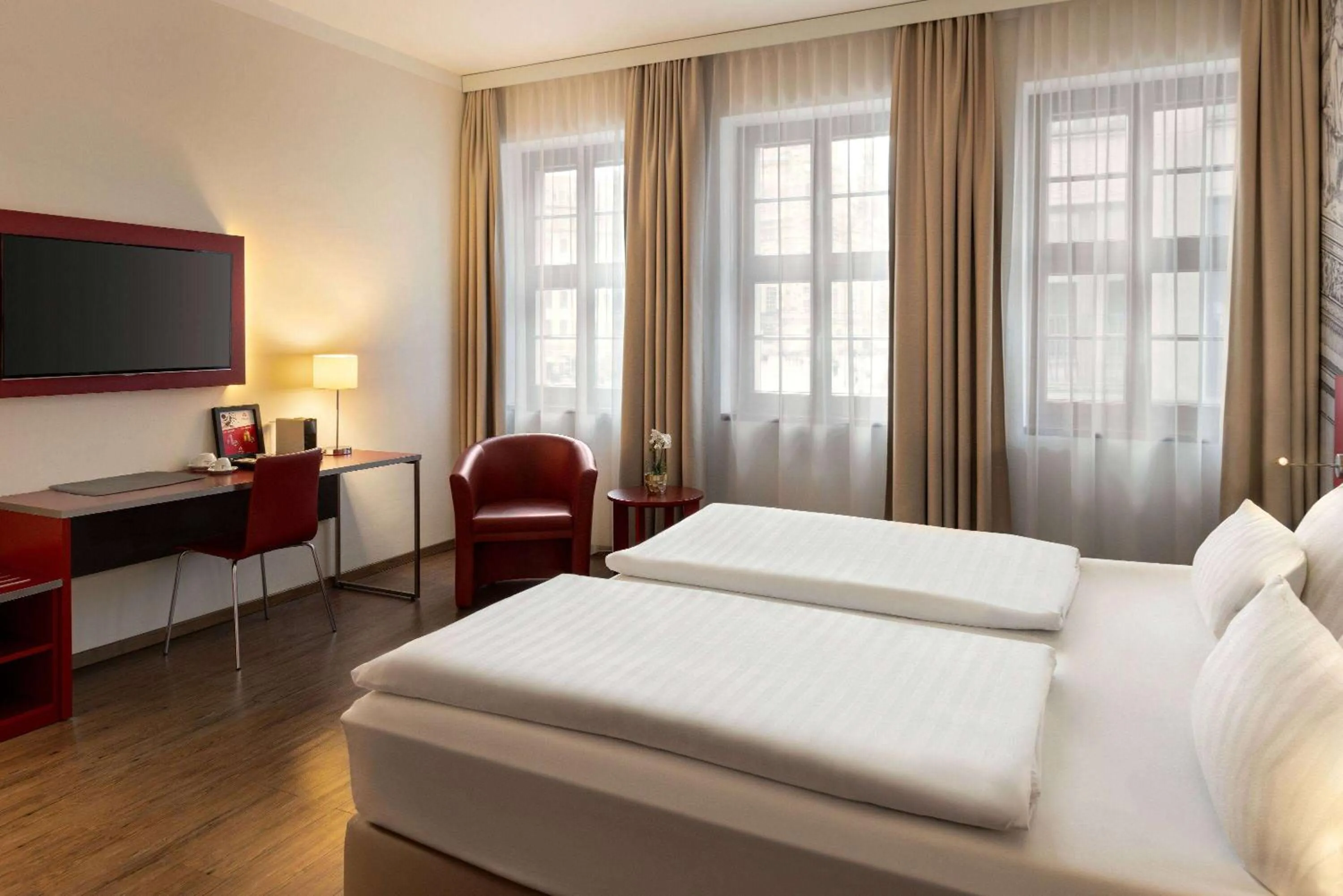 Photo of the whole room, Bed in Amedia Plaza Dresden, Trademark Collection by Wyndham