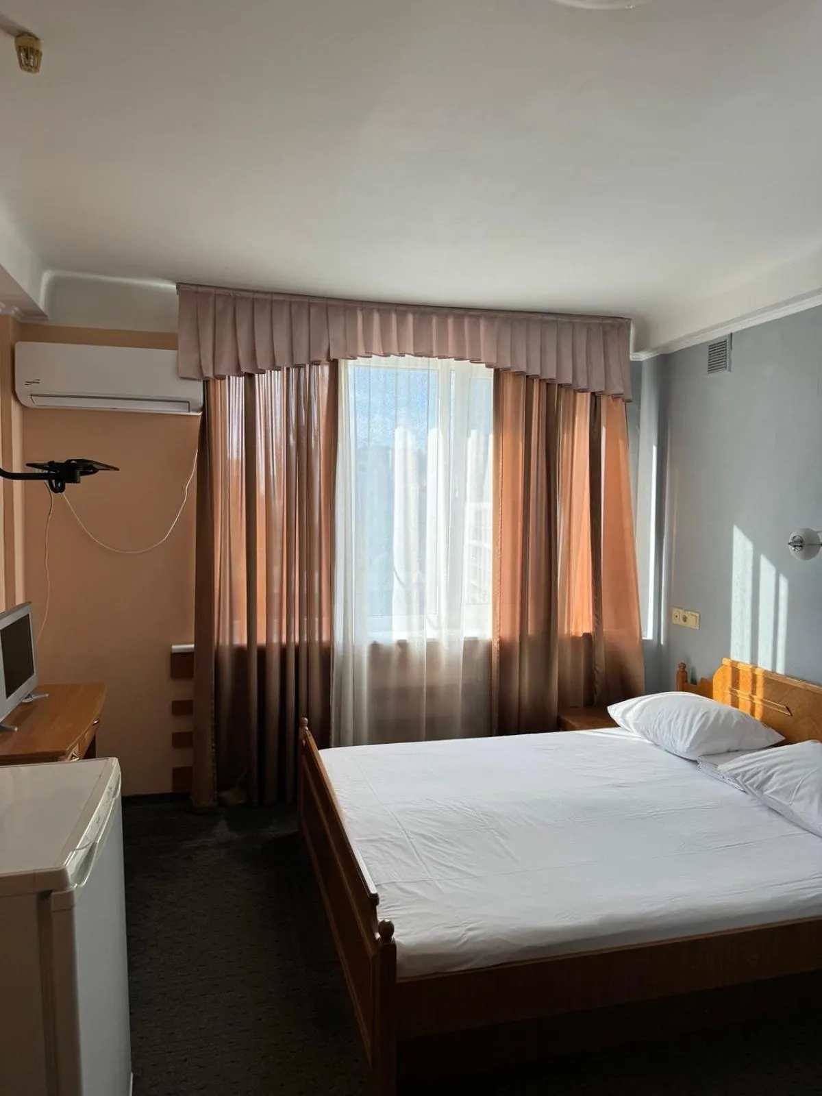 Bed in Hotel Druzhba