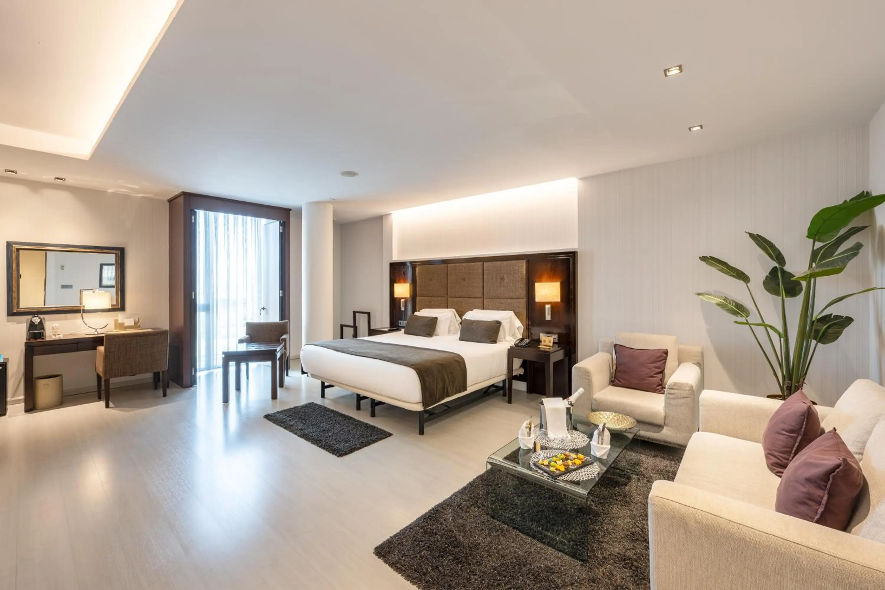 Photo of the whole room, Bed in Hotel Diagonal Plaza