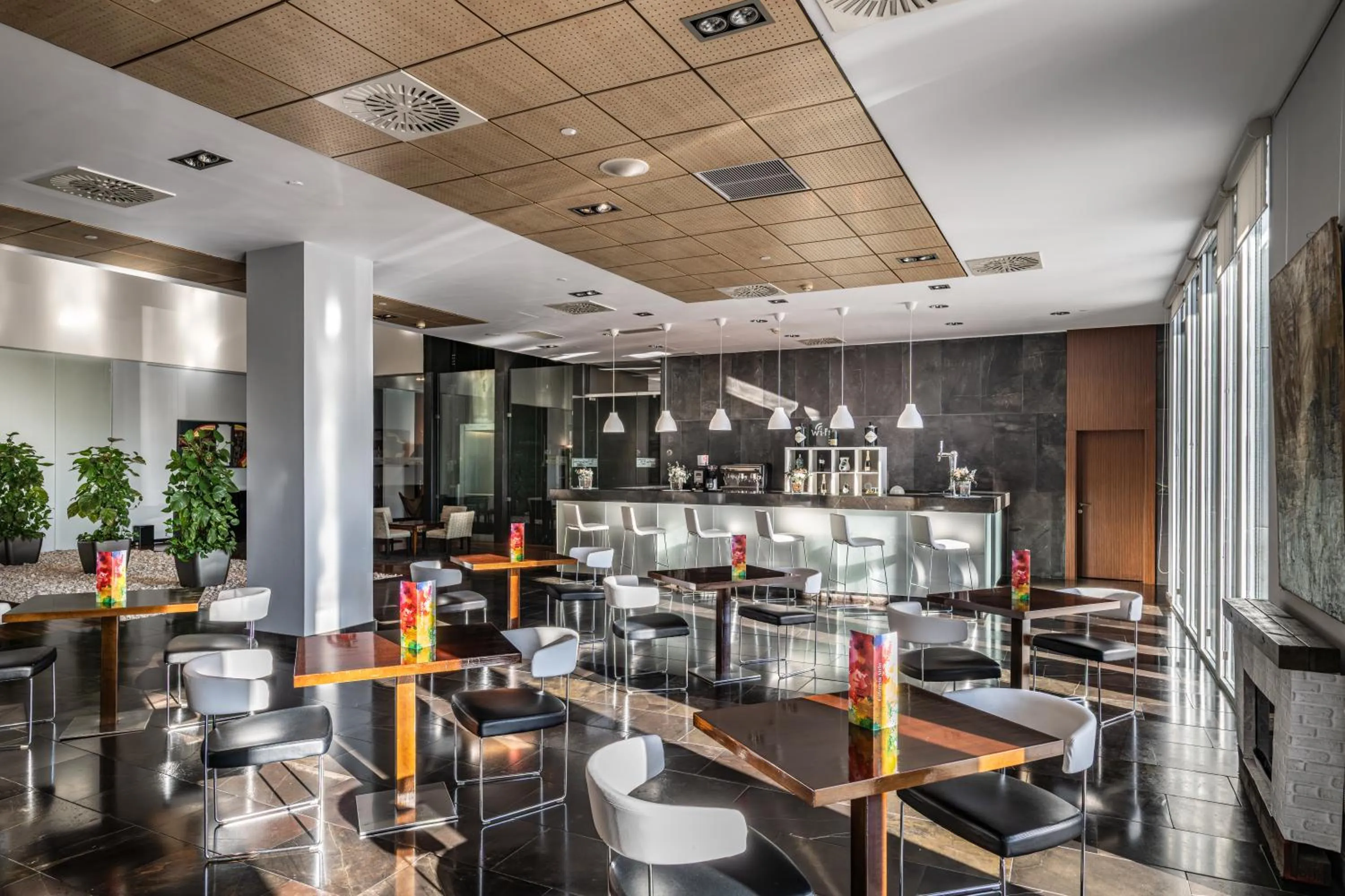 Restaurant/places to eat in Hotel Diagonal Plaza