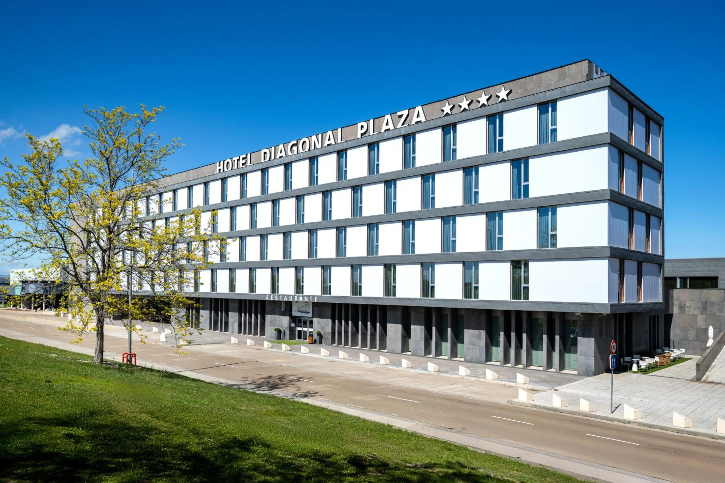 Property building in Hotel Diagonal Plaza