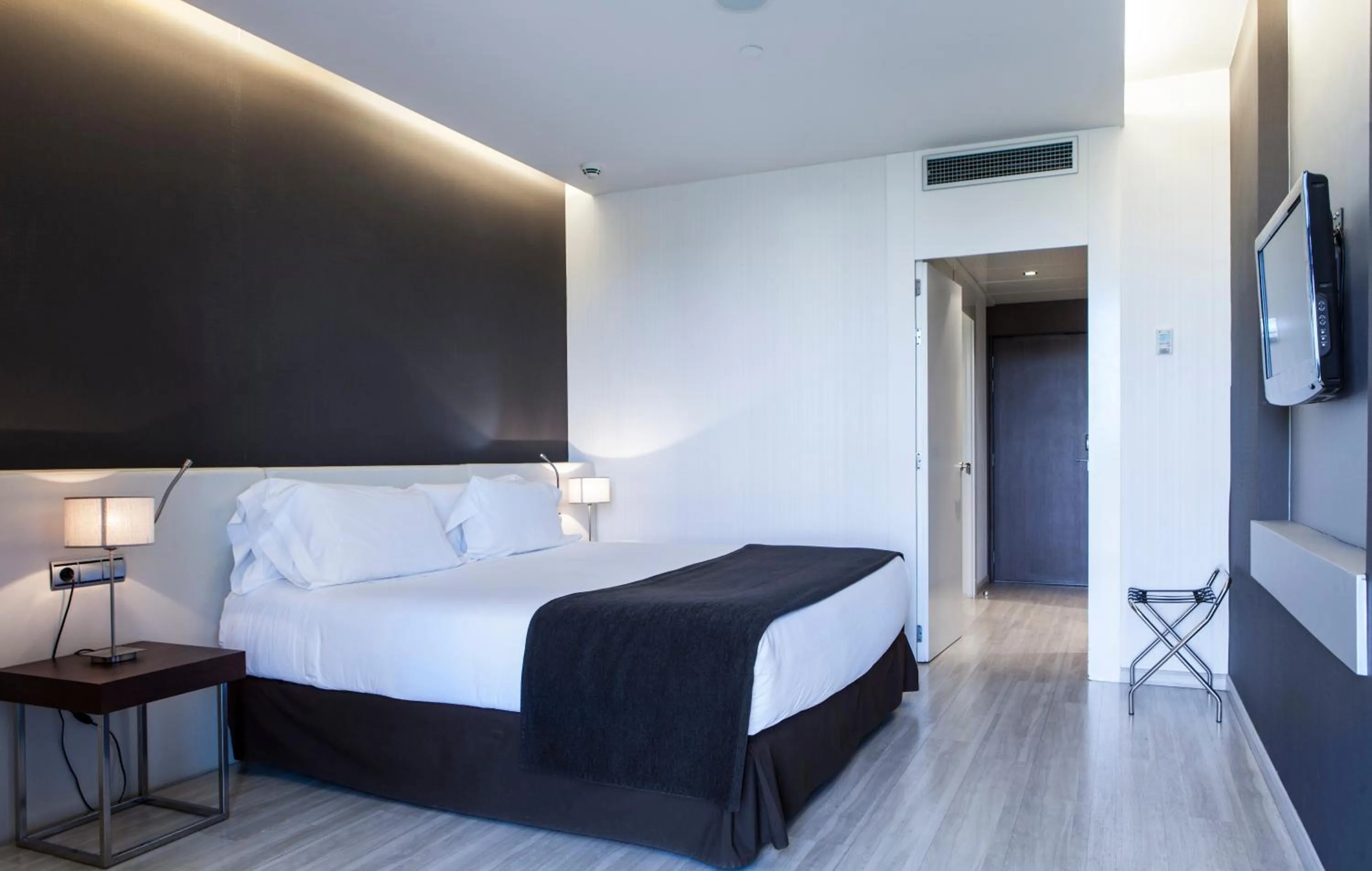 Communal lounge/ TV room, Bed in Hotel Diagonal Plaza