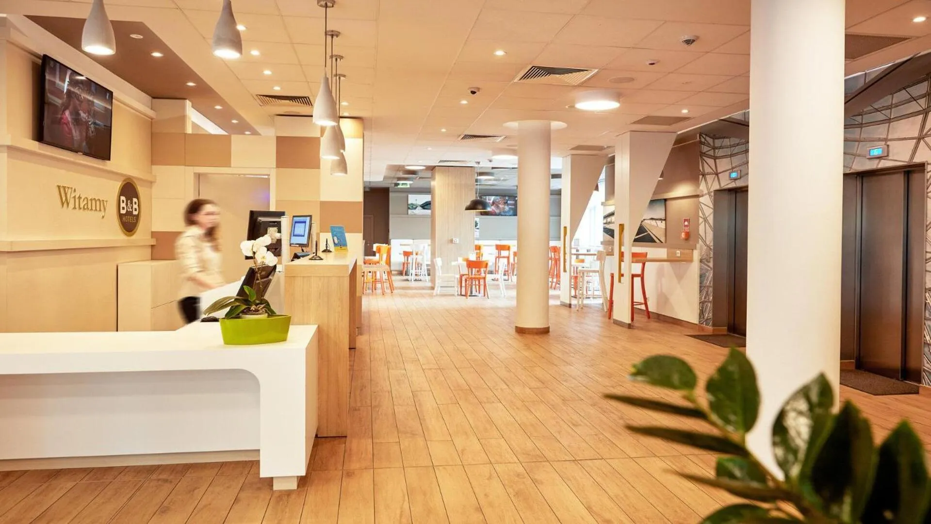 Lobby or reception in B&B HOTEL Katowice Centrum