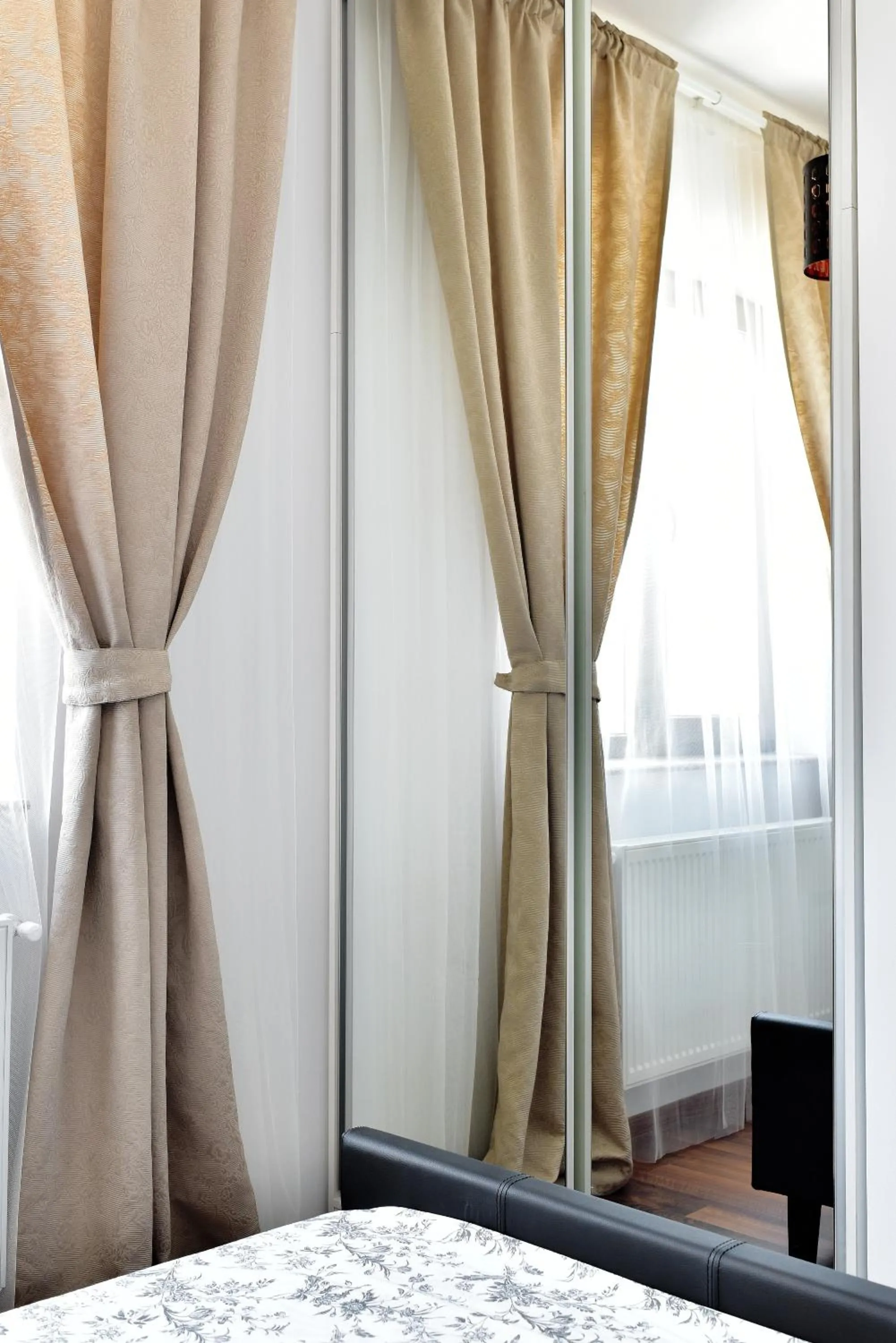 Property building, Bed in Palace Central Suites