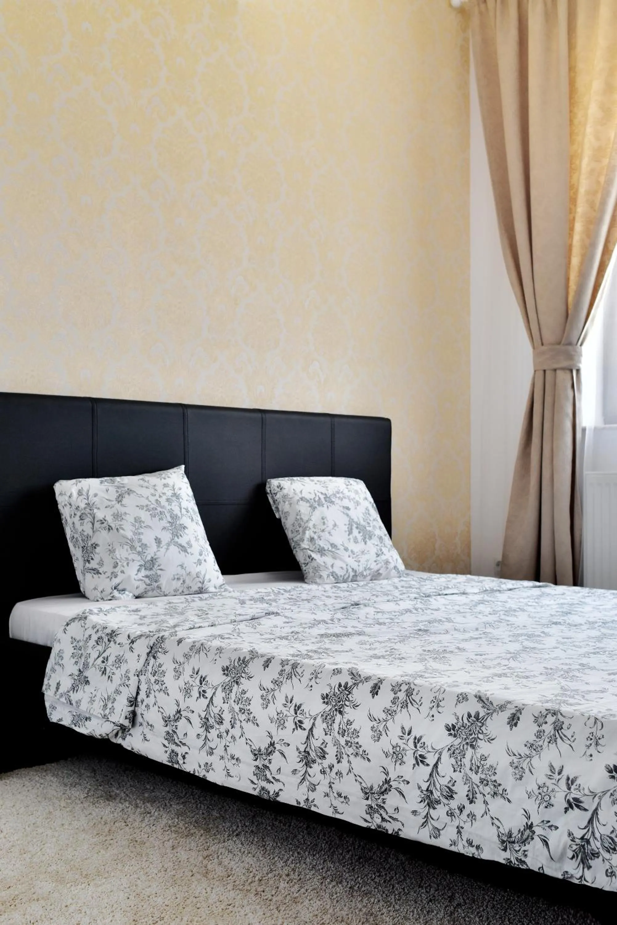 Property building, Bed in Palace Central Suites