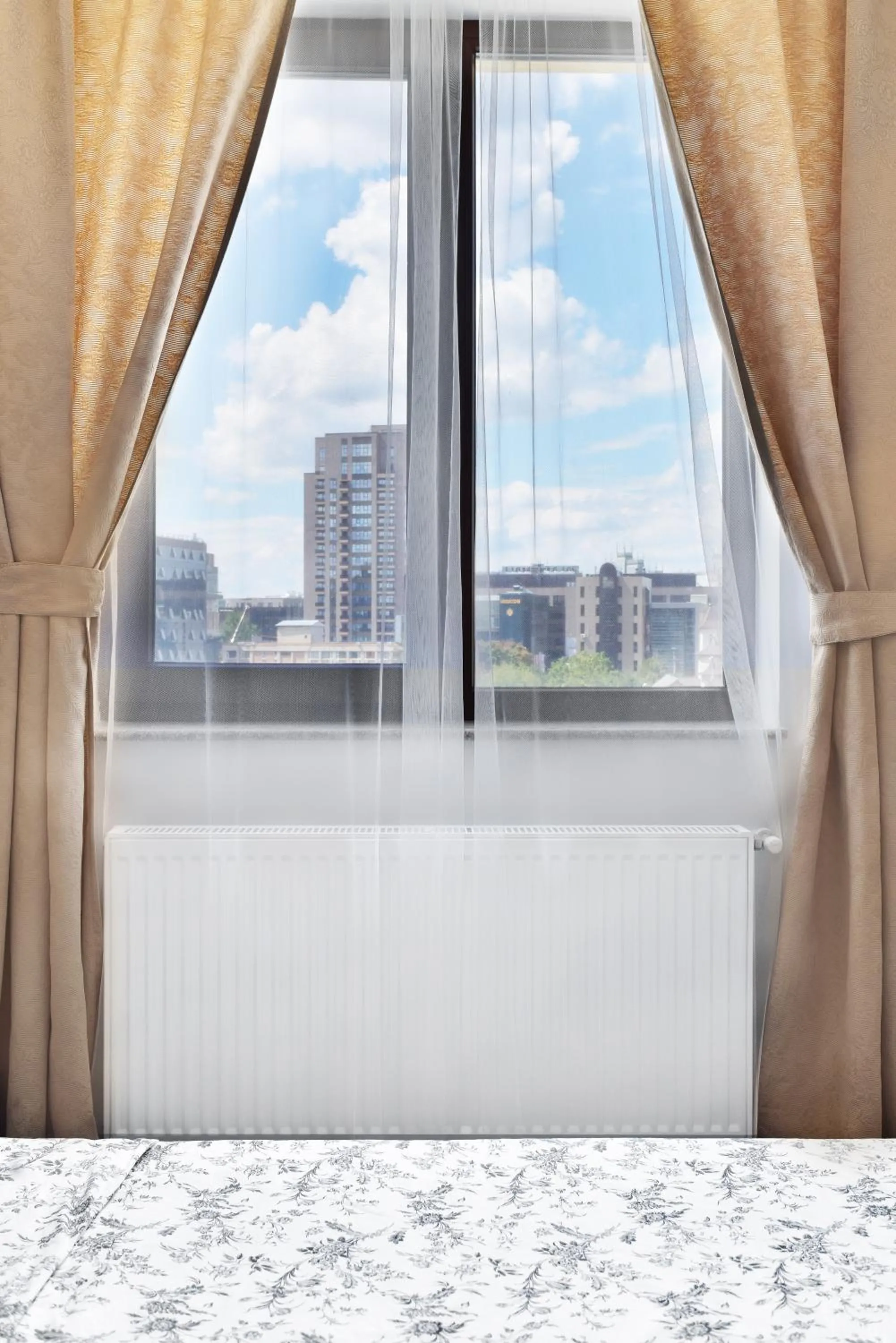 Property building, Bed in Palace Central Suites