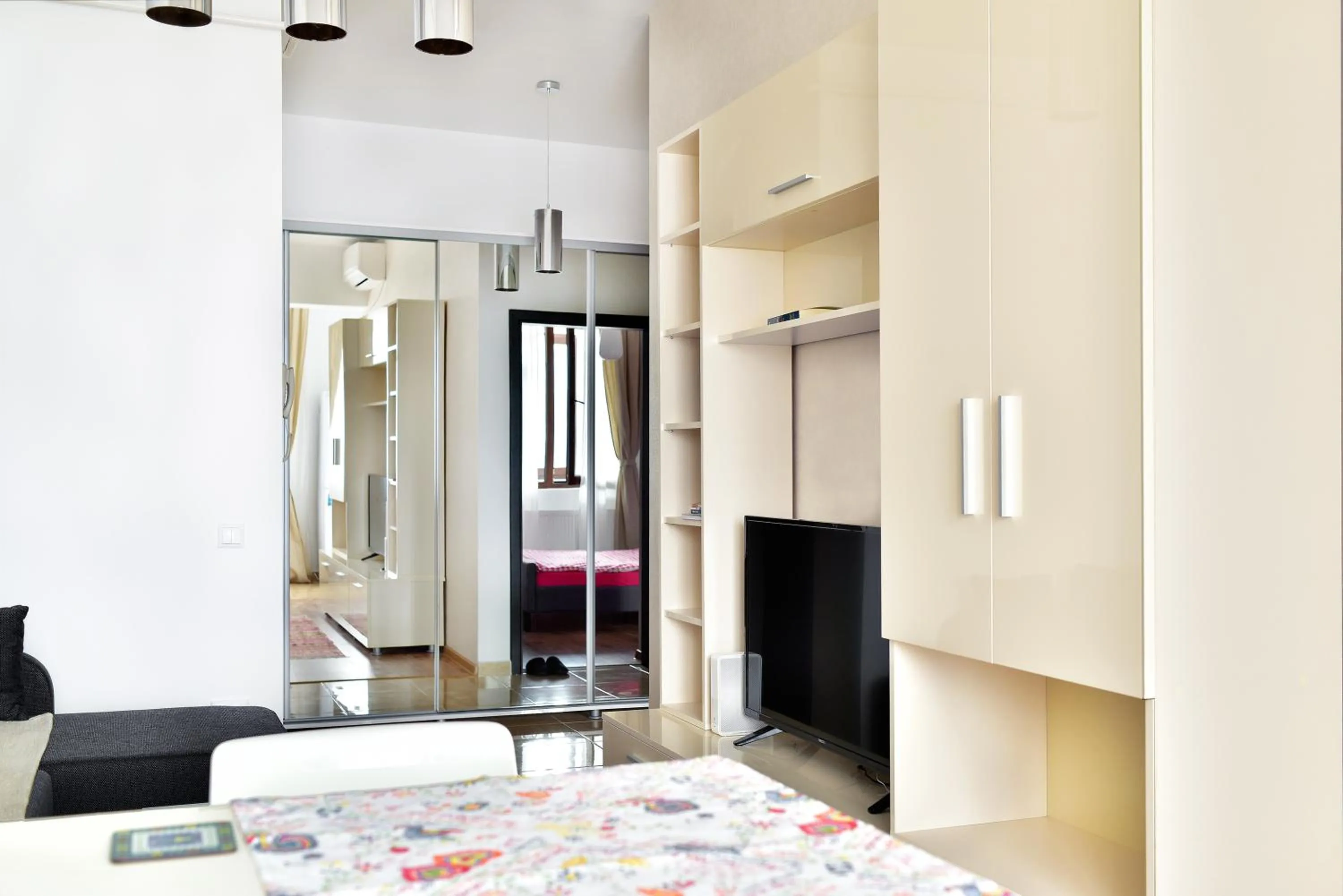 Property building, Bed in Palace Central Suites