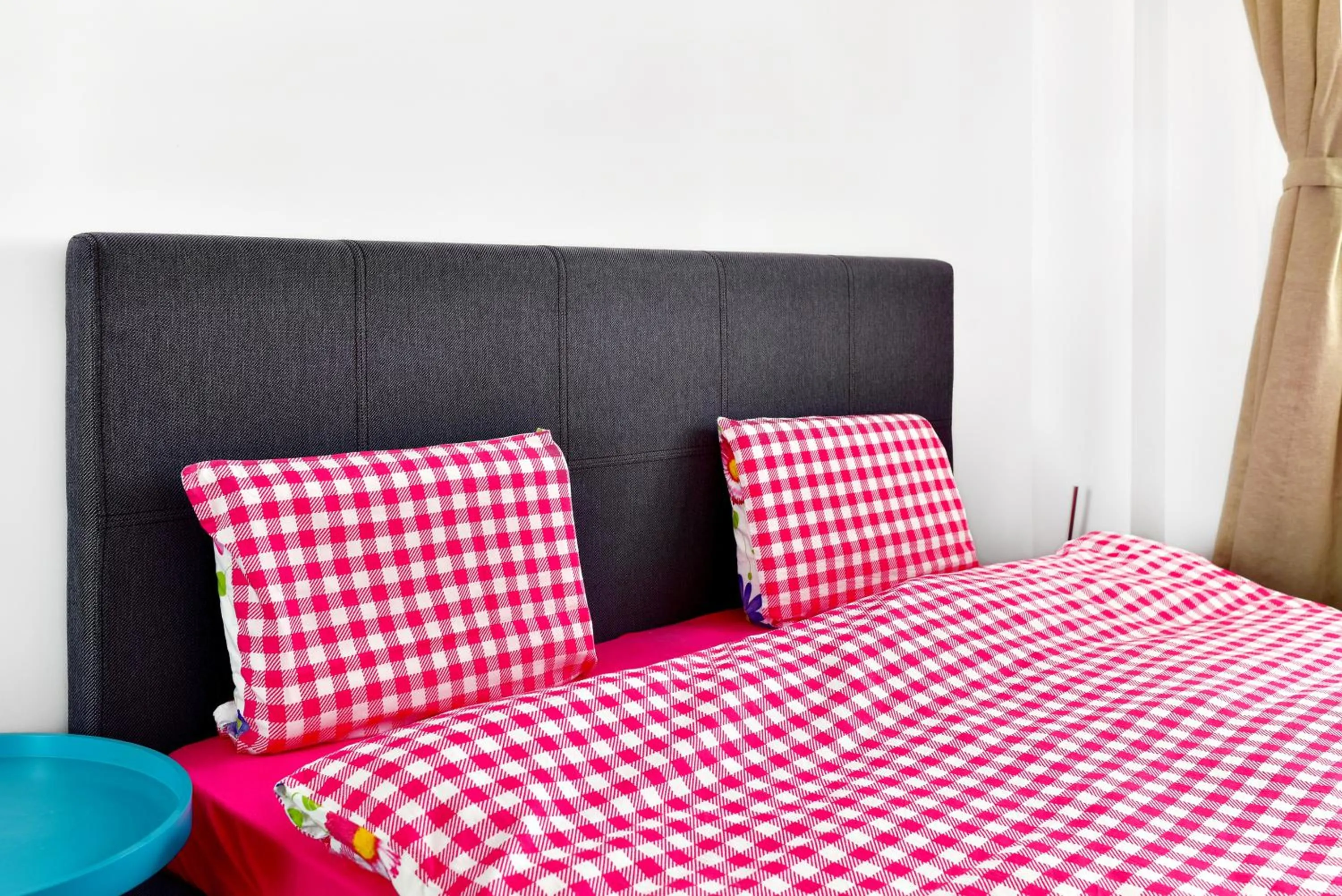 Property building, Bed in Palace Central Suites