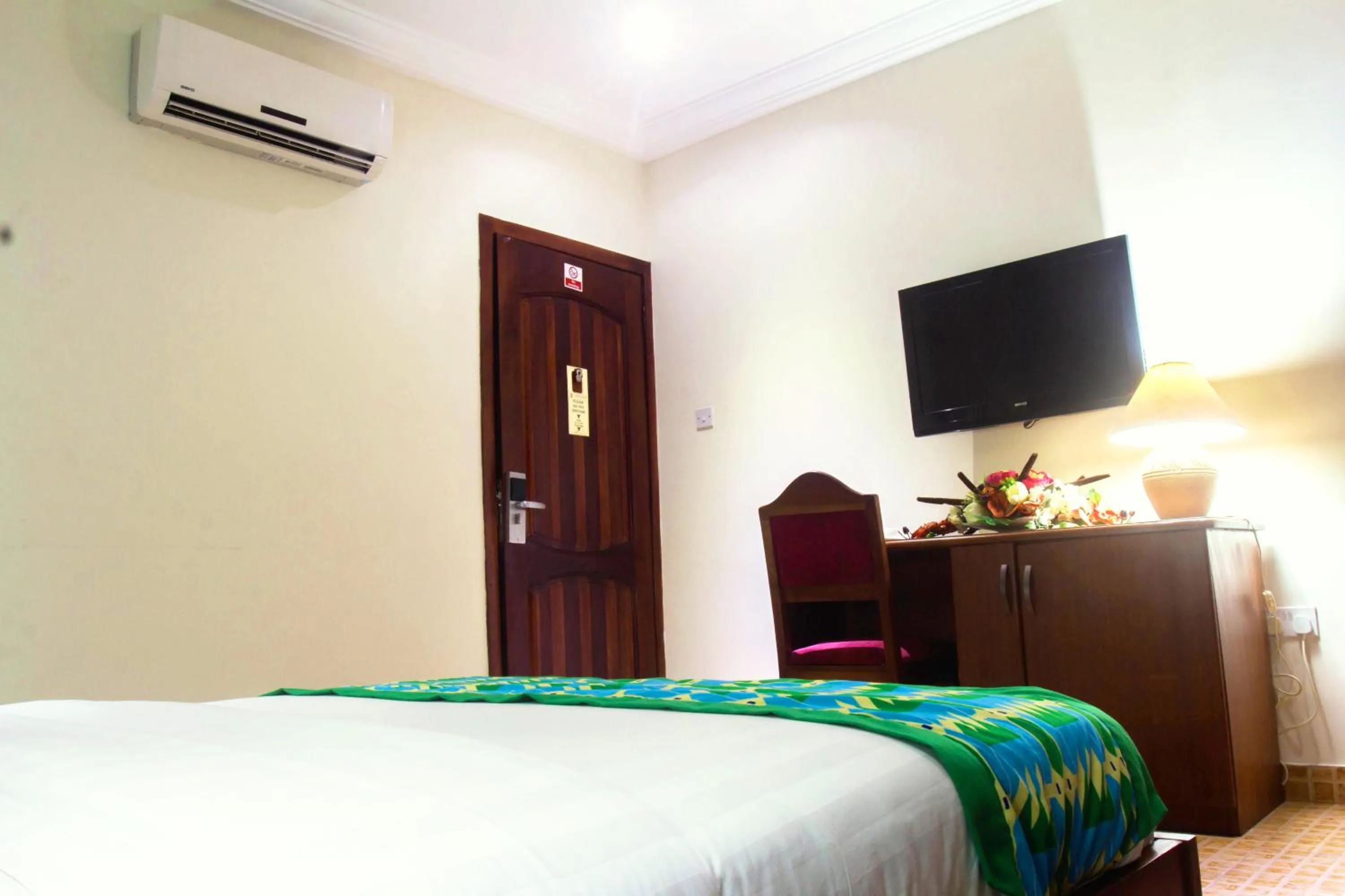 Bed in Mahogany Lodge, Cantonments