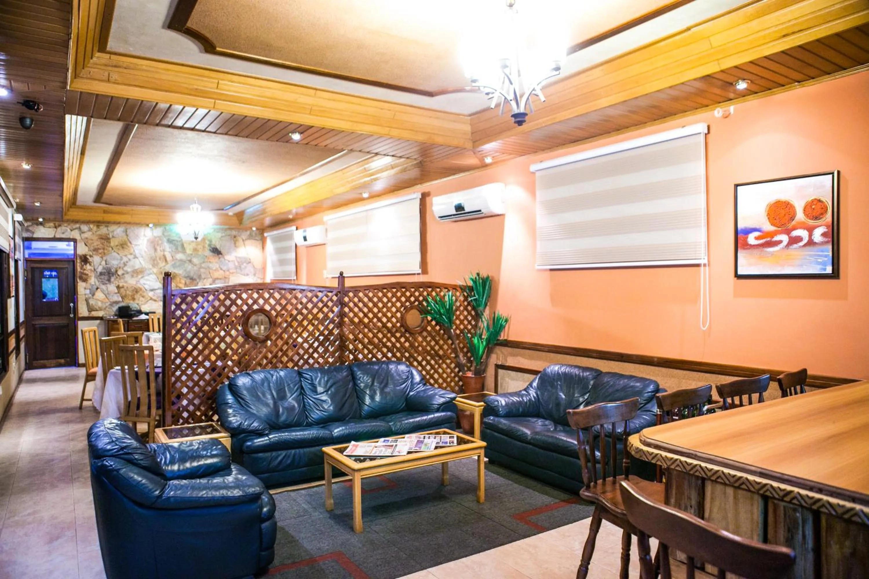 Mahogany Lodge, Cantonments