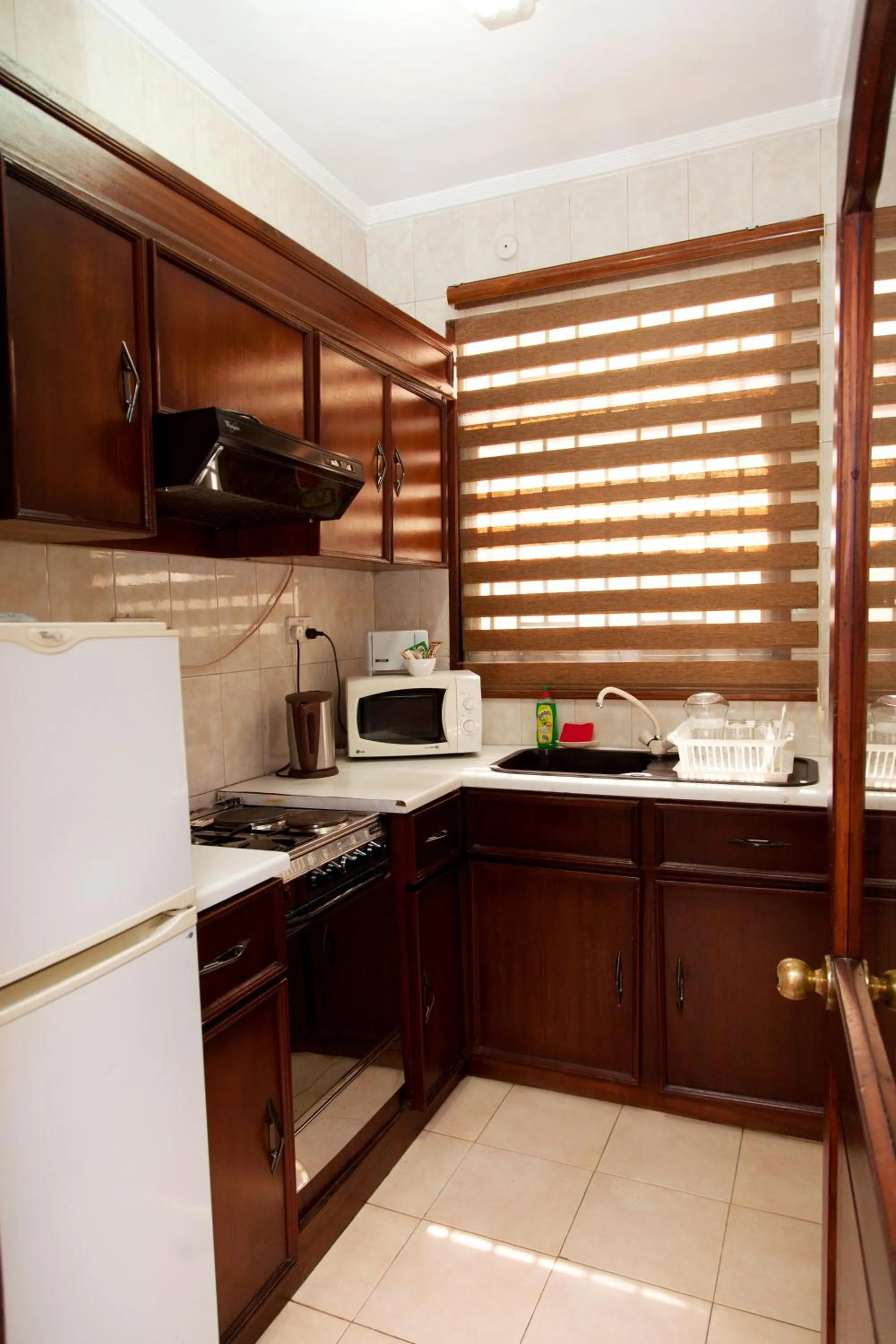 Coffee/tea facilities in Mahogany Lodge, Cantonments