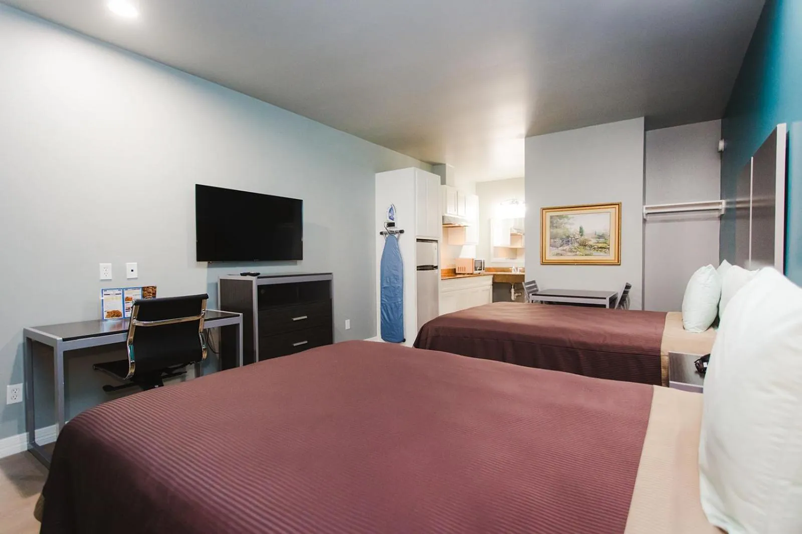Bedroom, Bed in Econo Lodge Inn & Suites Channelview - Houston East