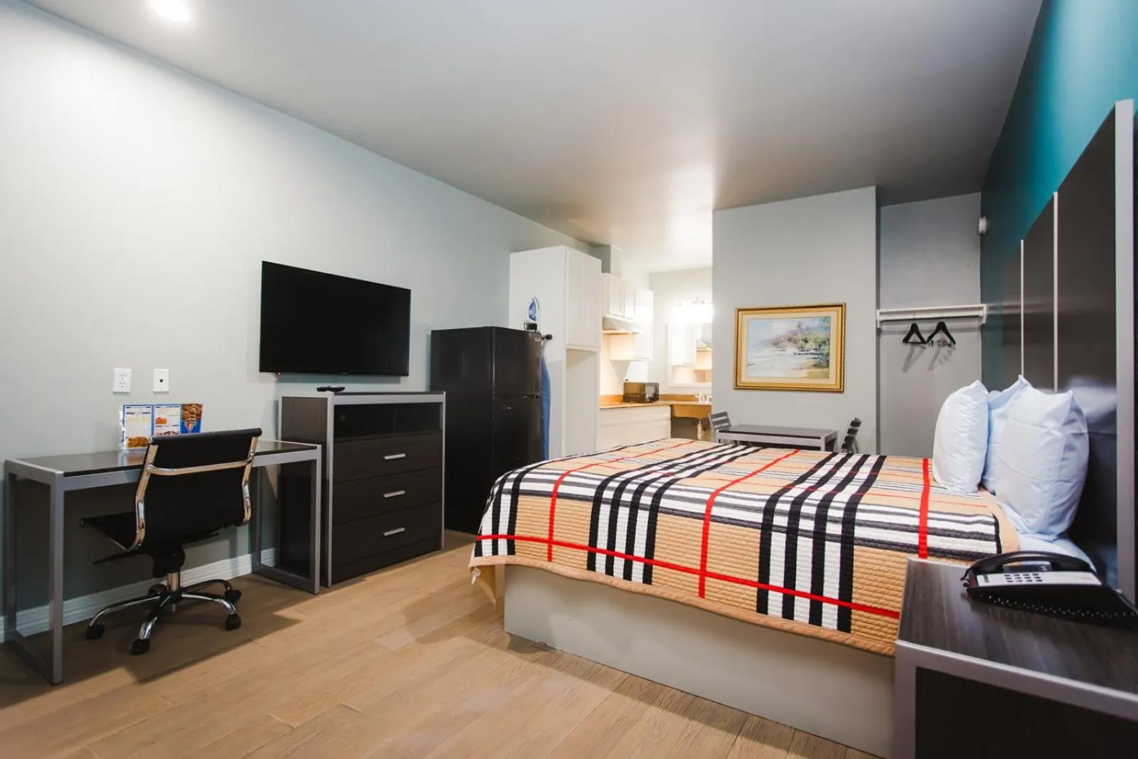 Bedroom, Bed in Econo Lodge Inn & Suites Channelview - Houston East