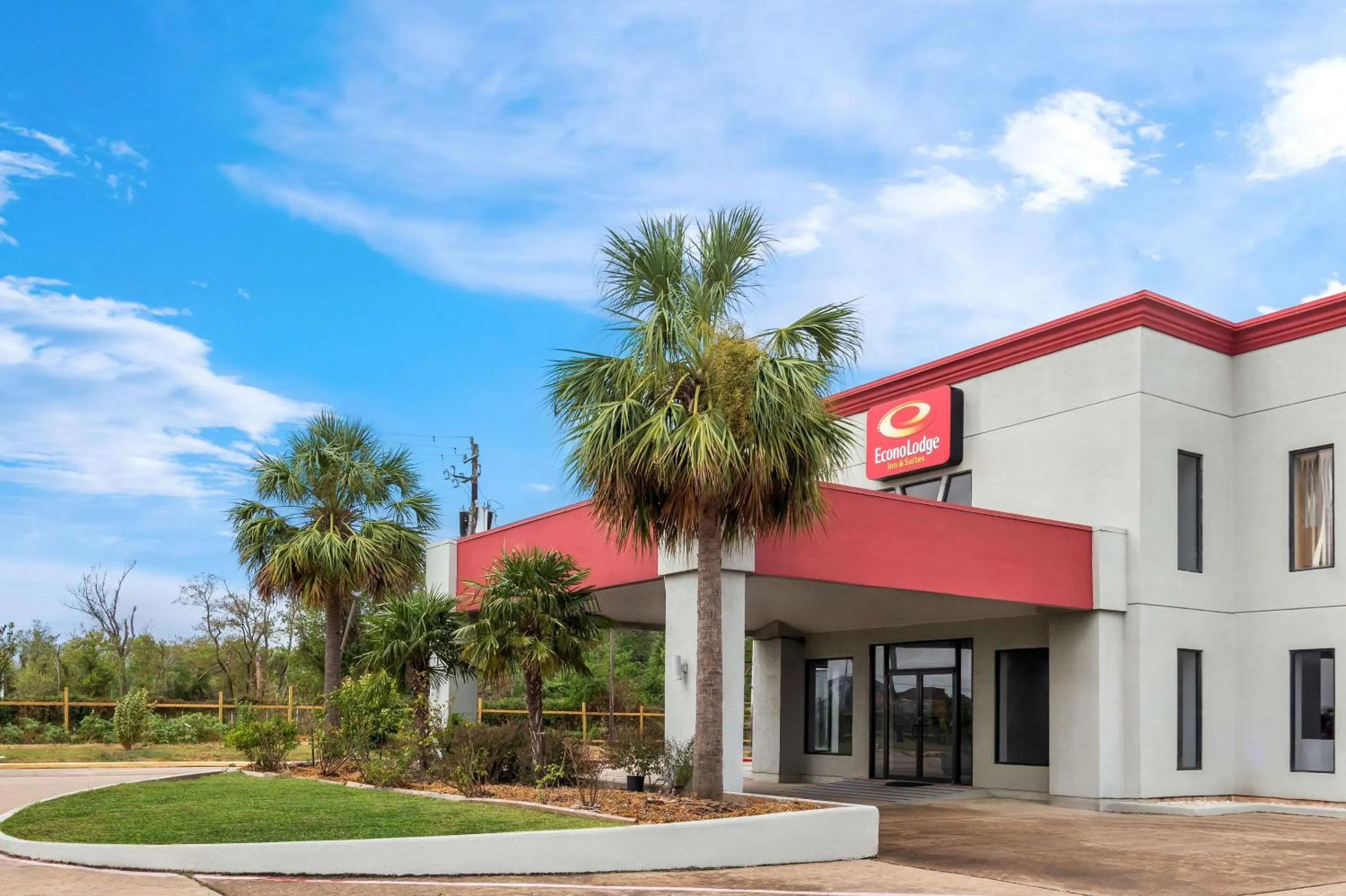 Econo Lodge Inn & Suites