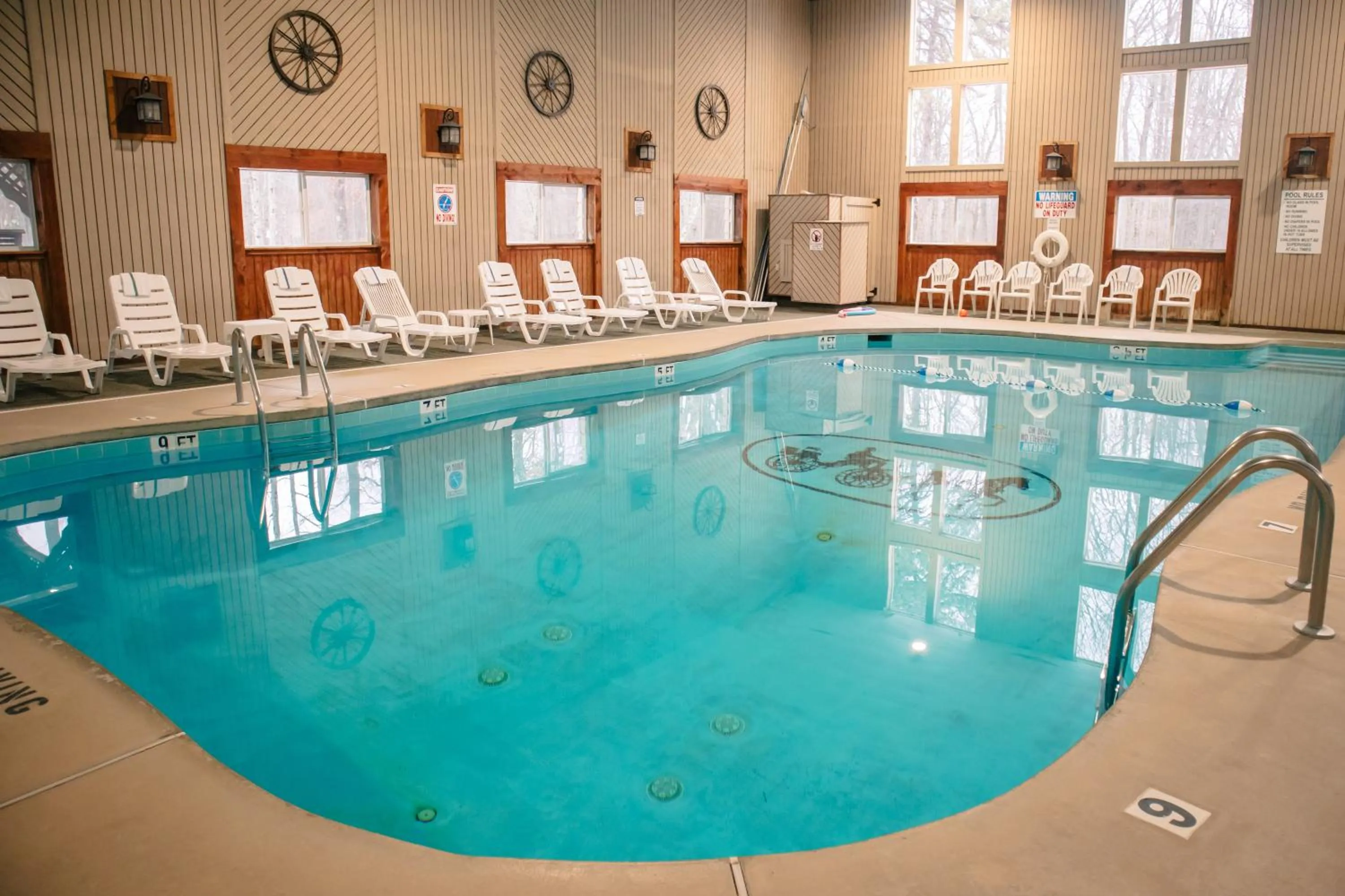 Swimming pool in Carriage House Country Club