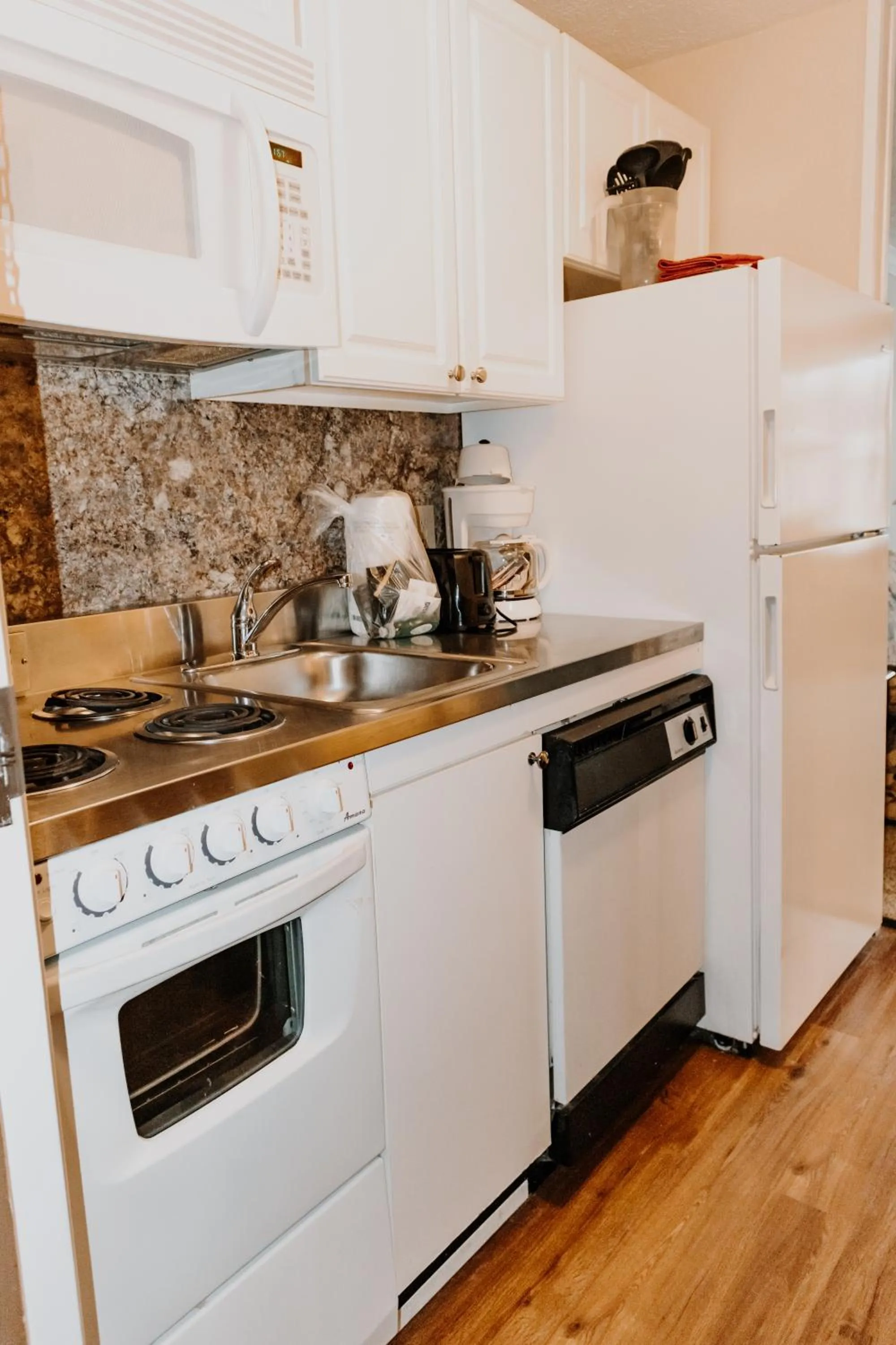 Kitchen or kitchenette in Carriage House Country Club