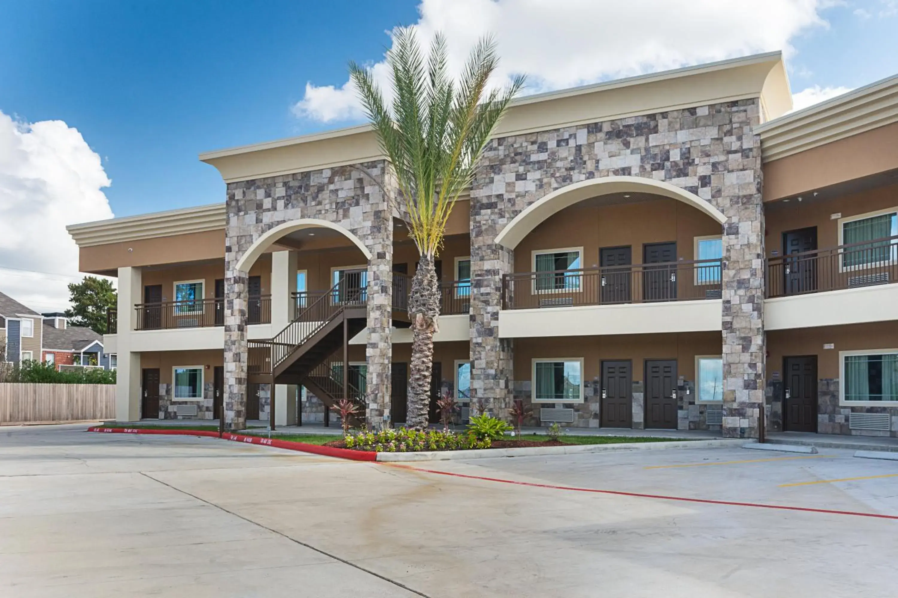 Balcony/Terrace, Property Building in Econo Lodge Inn & Suites Houston