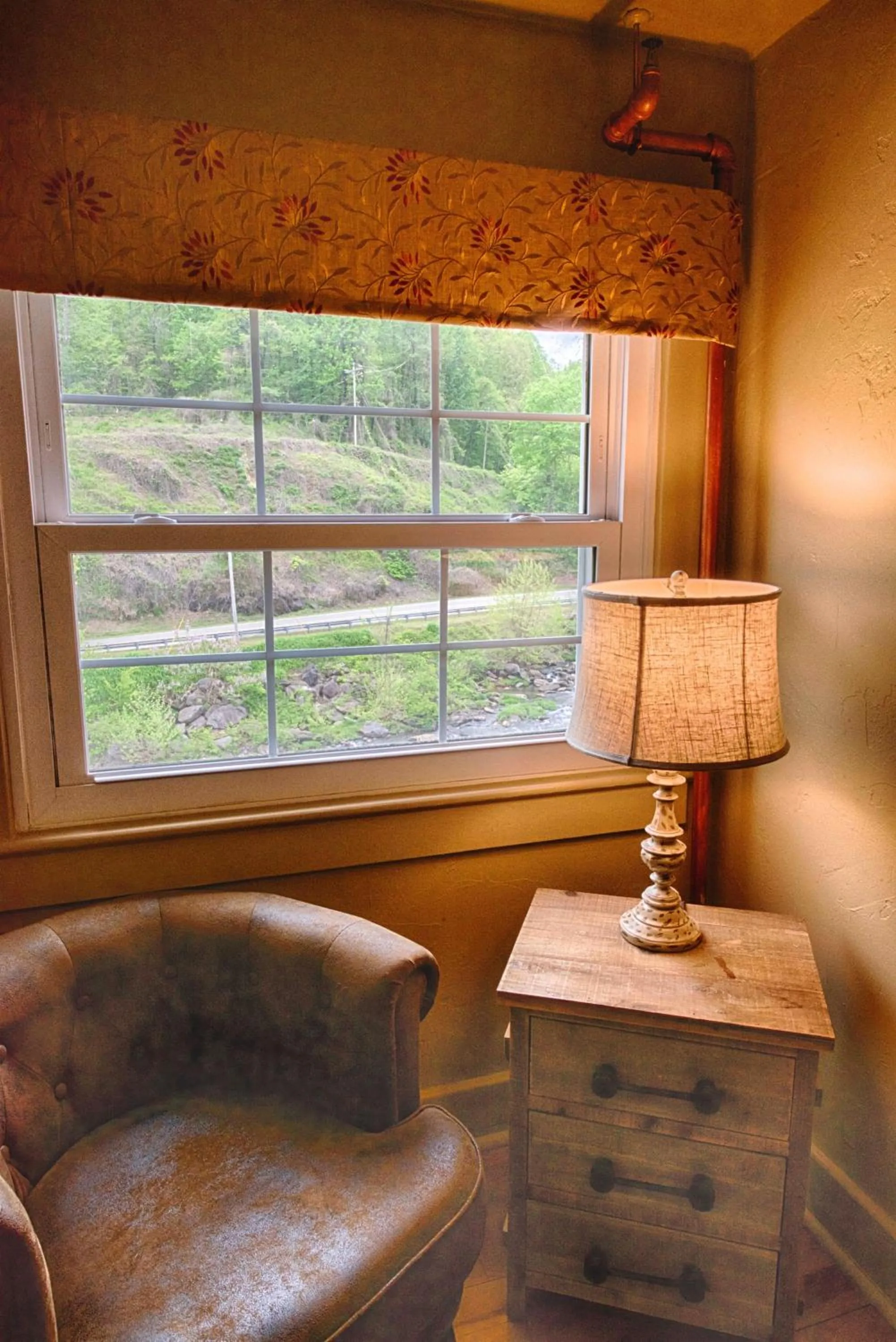Living room in Historic Tapoco Lodge Resort