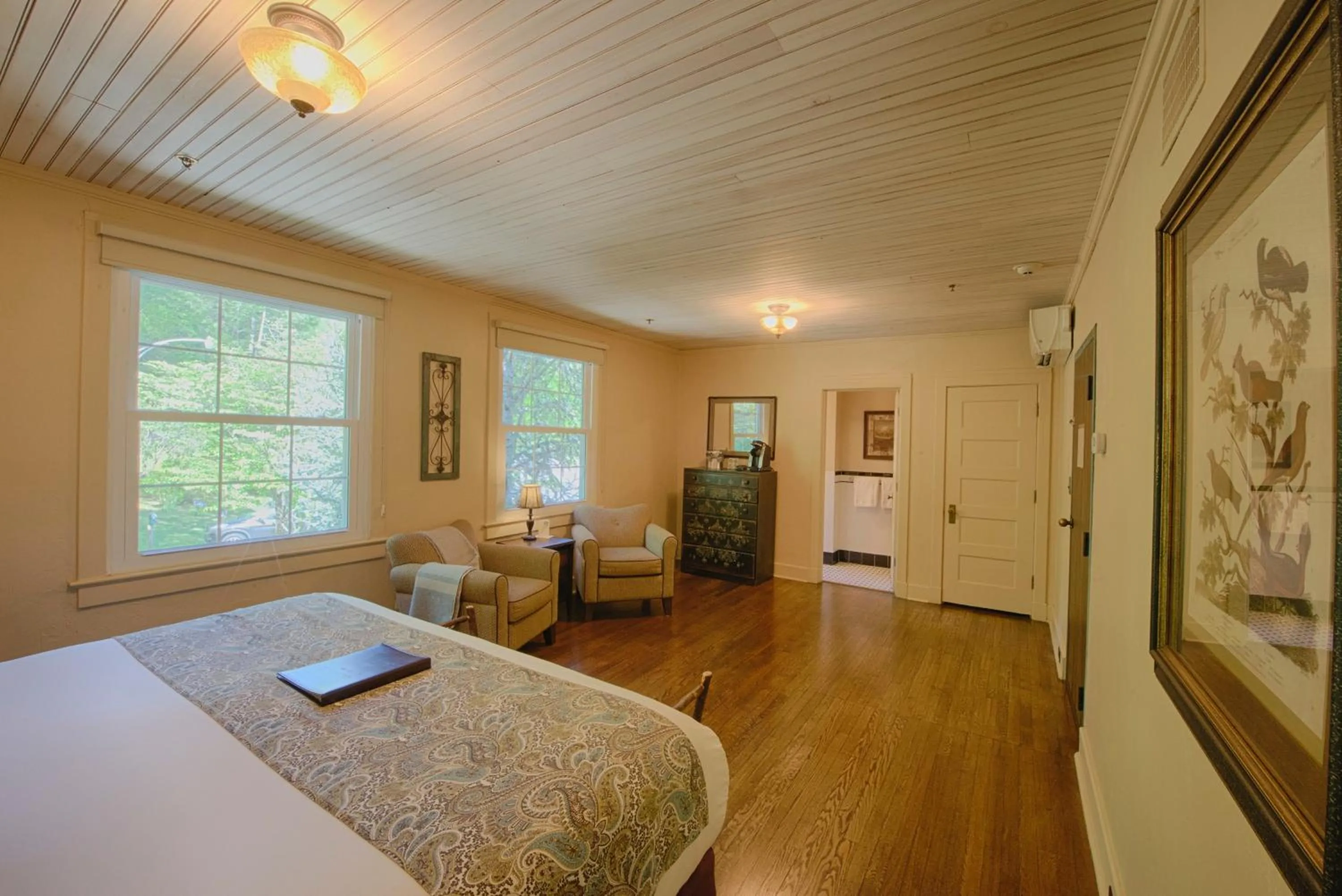 Bed in Historic Tapoco Lodge Resort