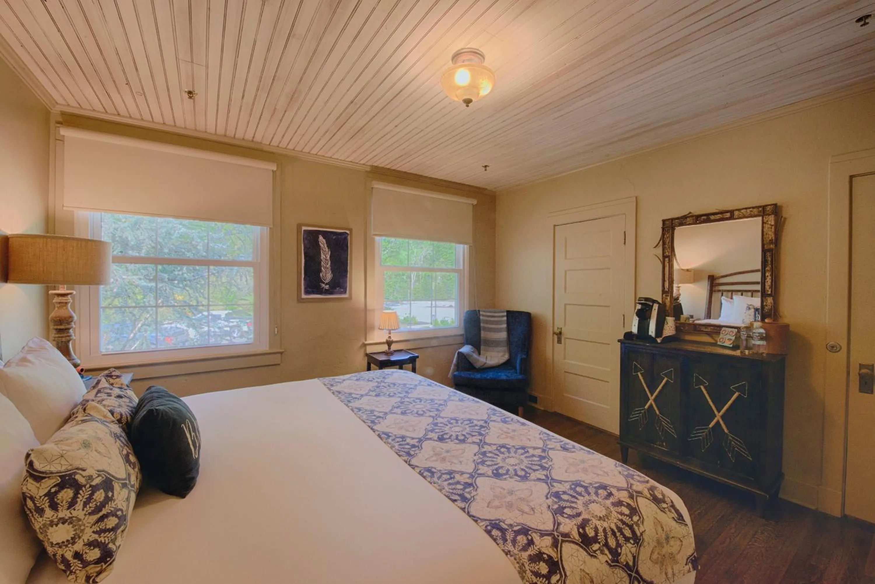 Bed in Historic Tapoco Lodge Resort