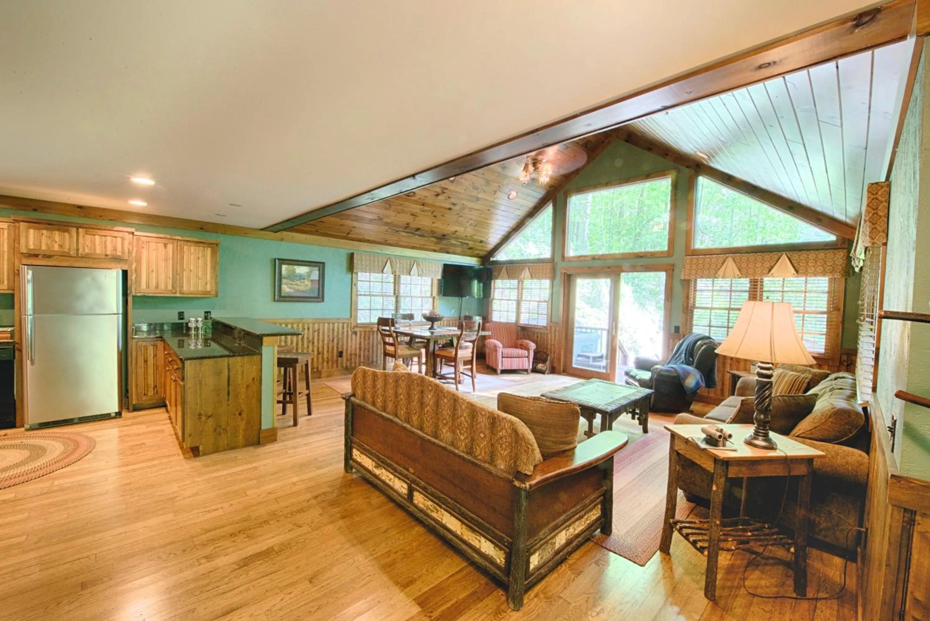 Kitchen or kitchenette in Historic Tapoco Lodge Resort