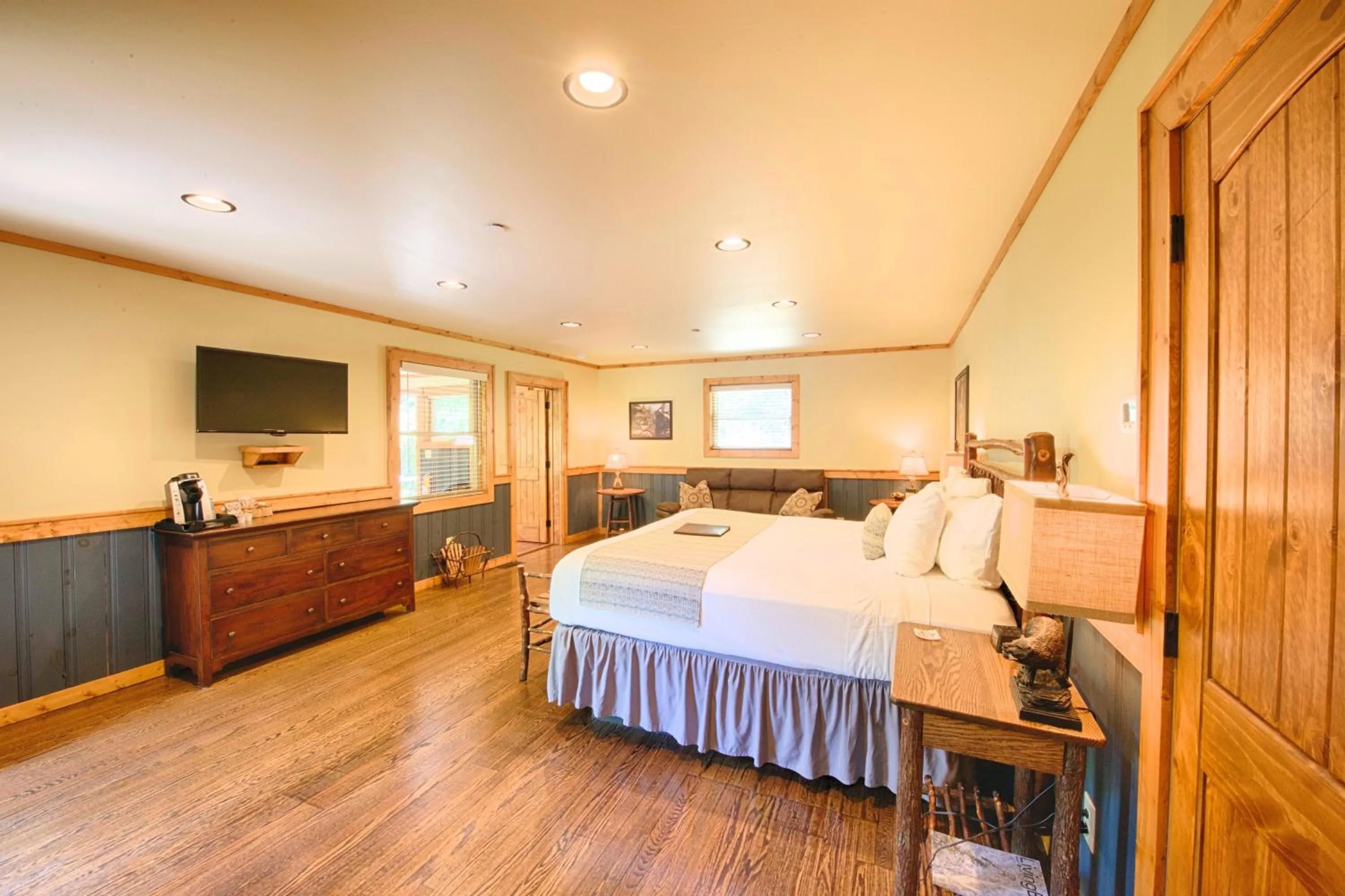 Bed in Historic Tapoco Lodge Resort