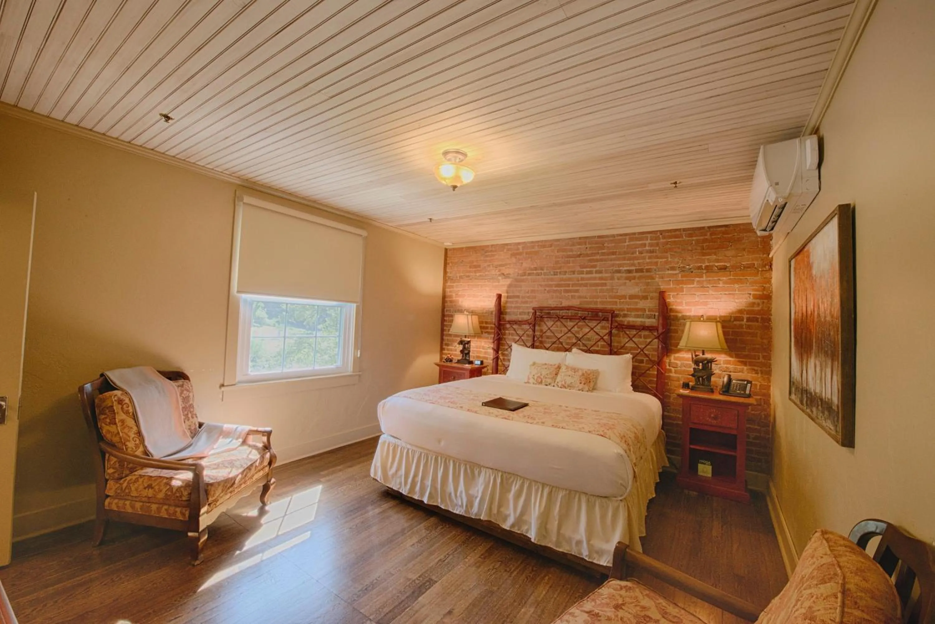 Bed in Historic Tapoco Lodge Resort