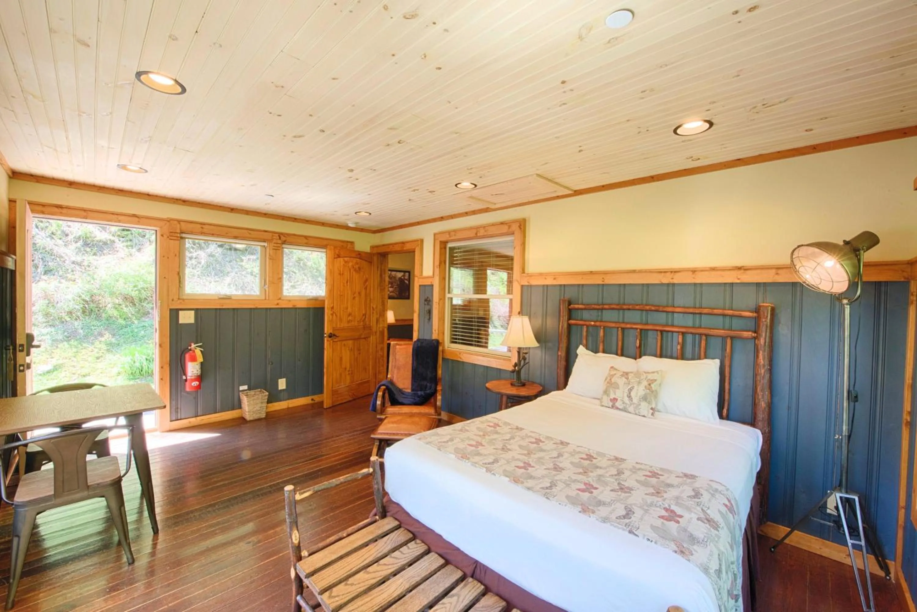 Bed in Historic Tapoco Lodge Resort