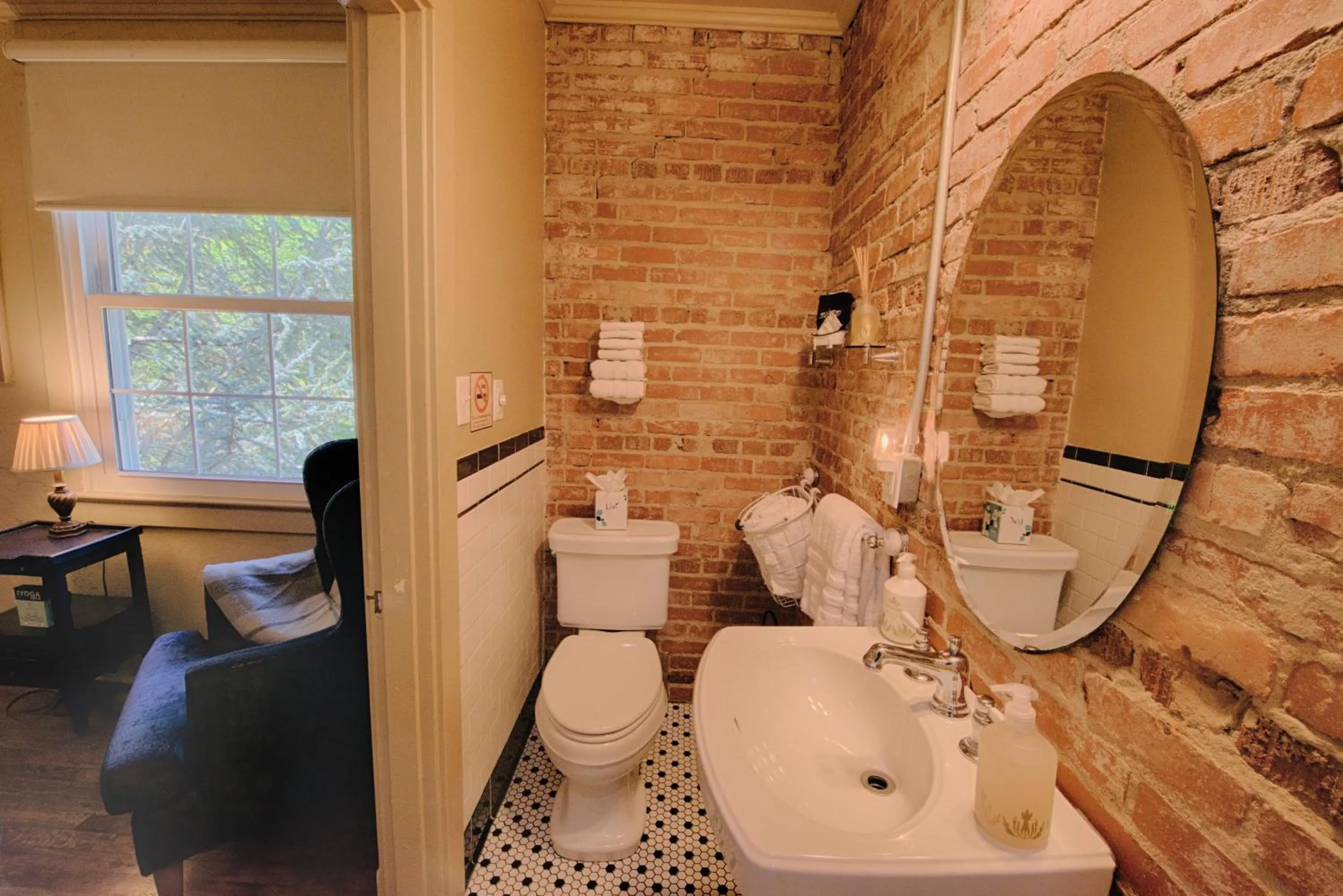 Toilet in Historic Tapoco Lodge Resort