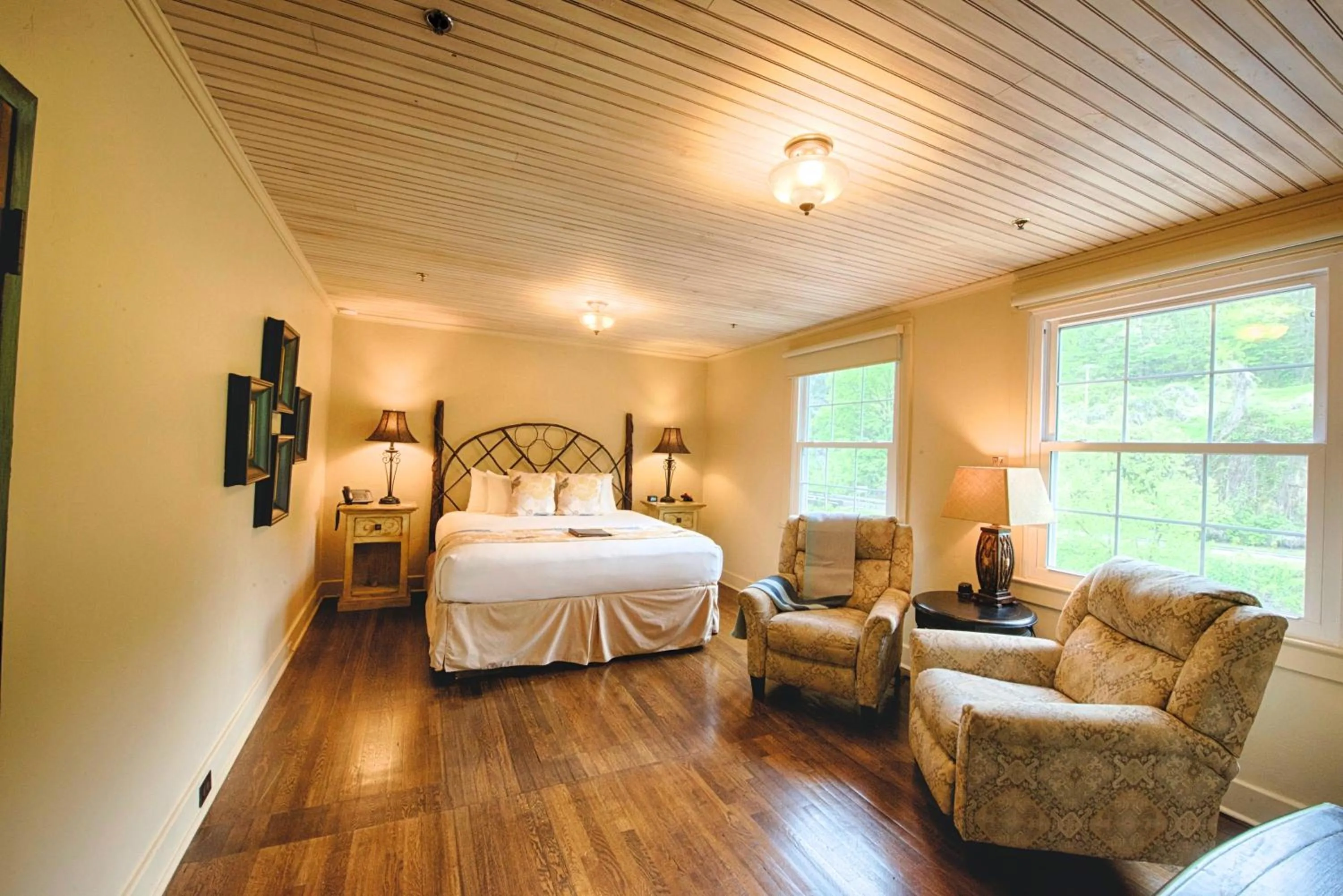 Bed in Historic Tapoco Lodge Resort