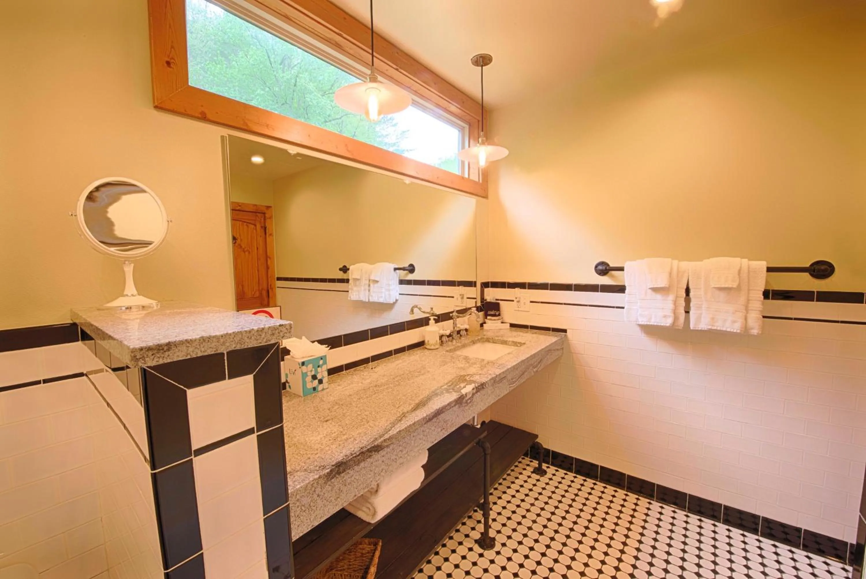 Shower in Historic Tapoco Lodge Resort