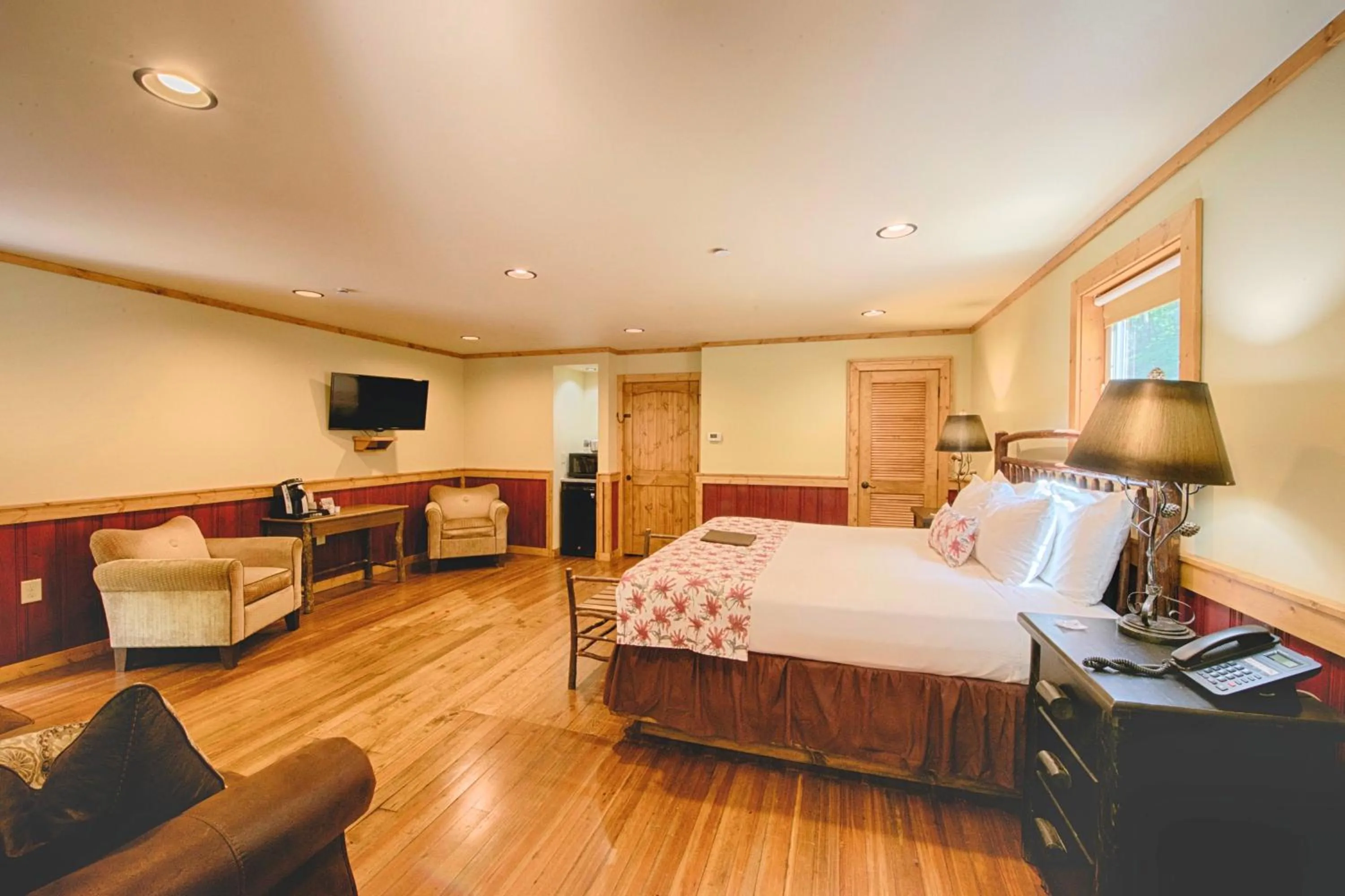 Bed in Historic Tapoco Lodge Resort