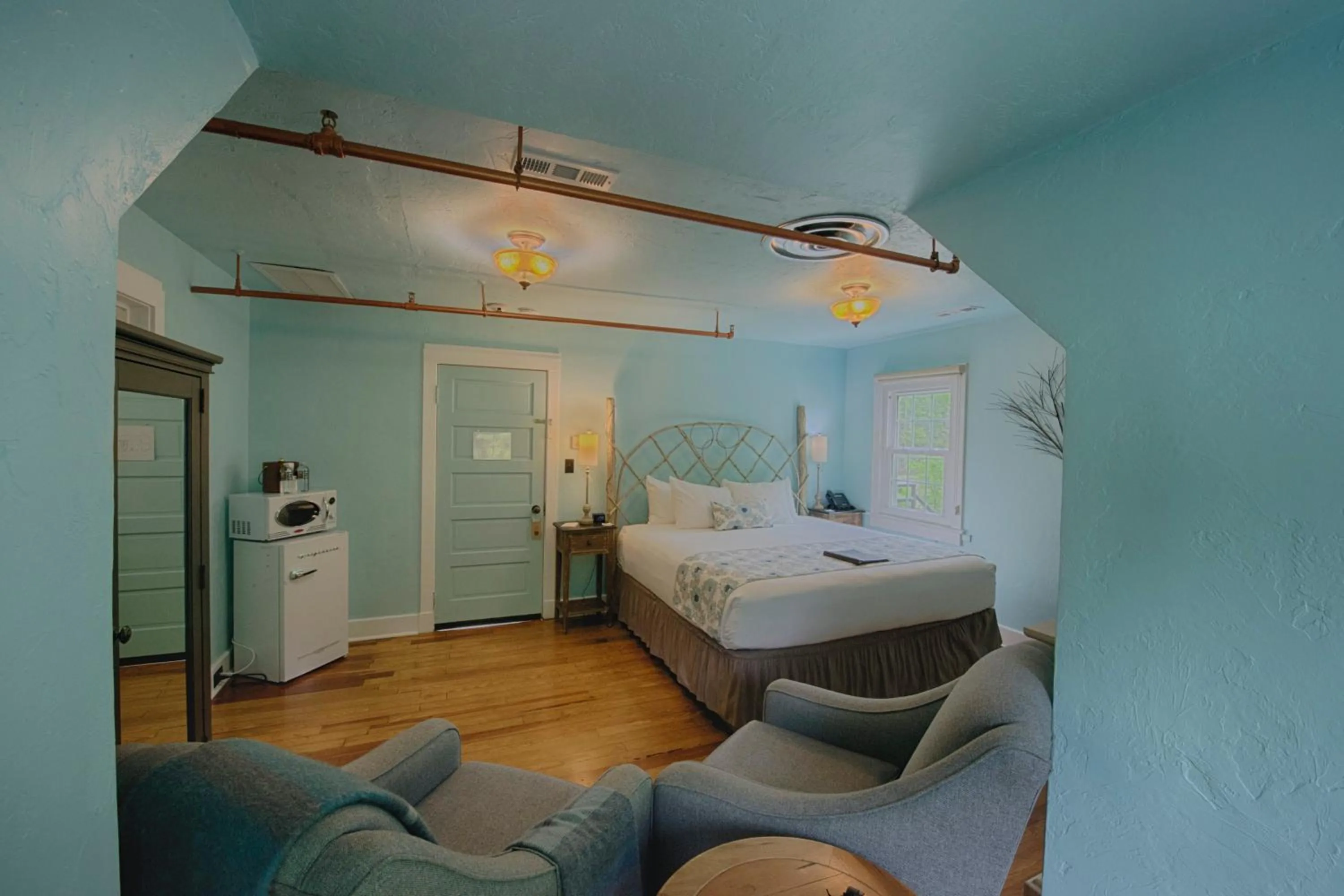 Bed in Historic Tapoco Lodge Resort