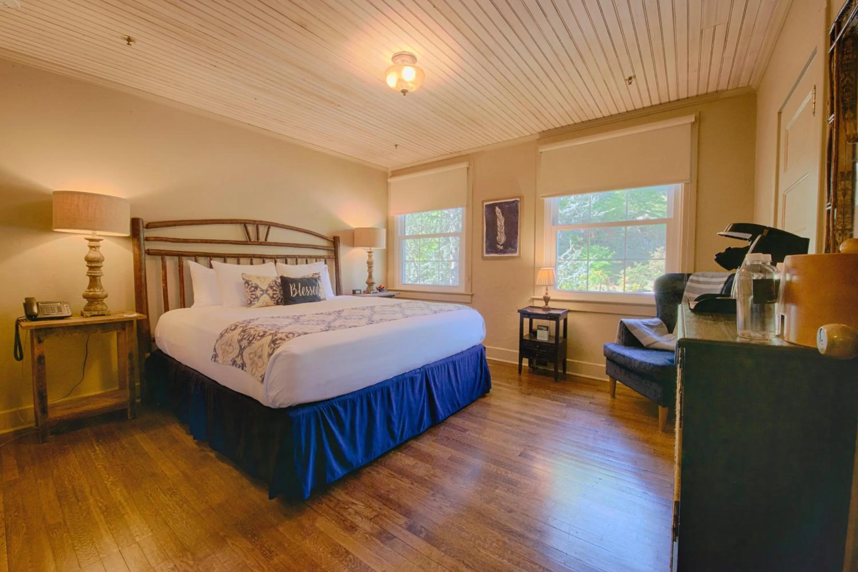 Bed in Historic Tapoco Lodge Resort