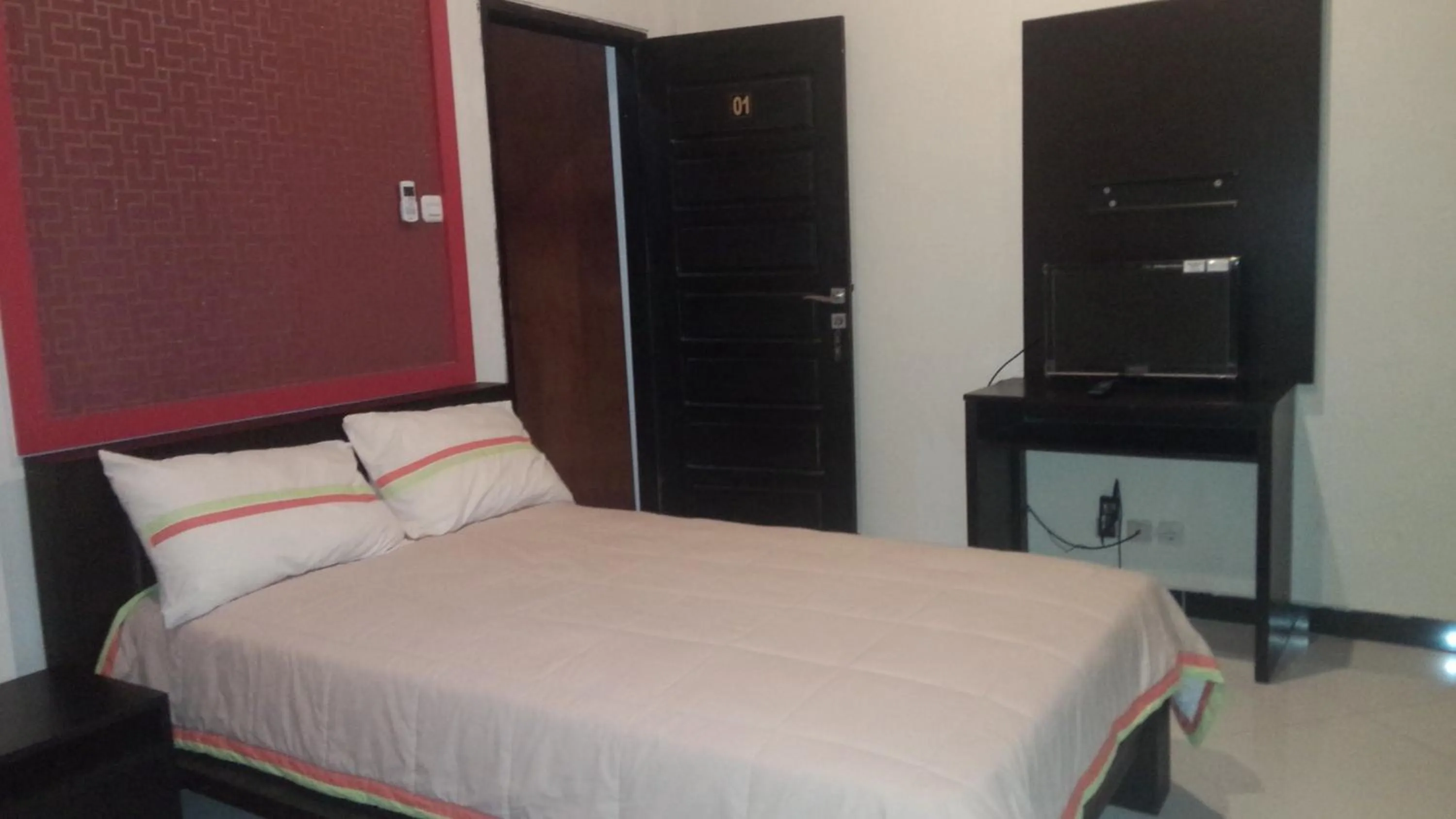 Photo of the whole room, Bed in Jaya Phita
