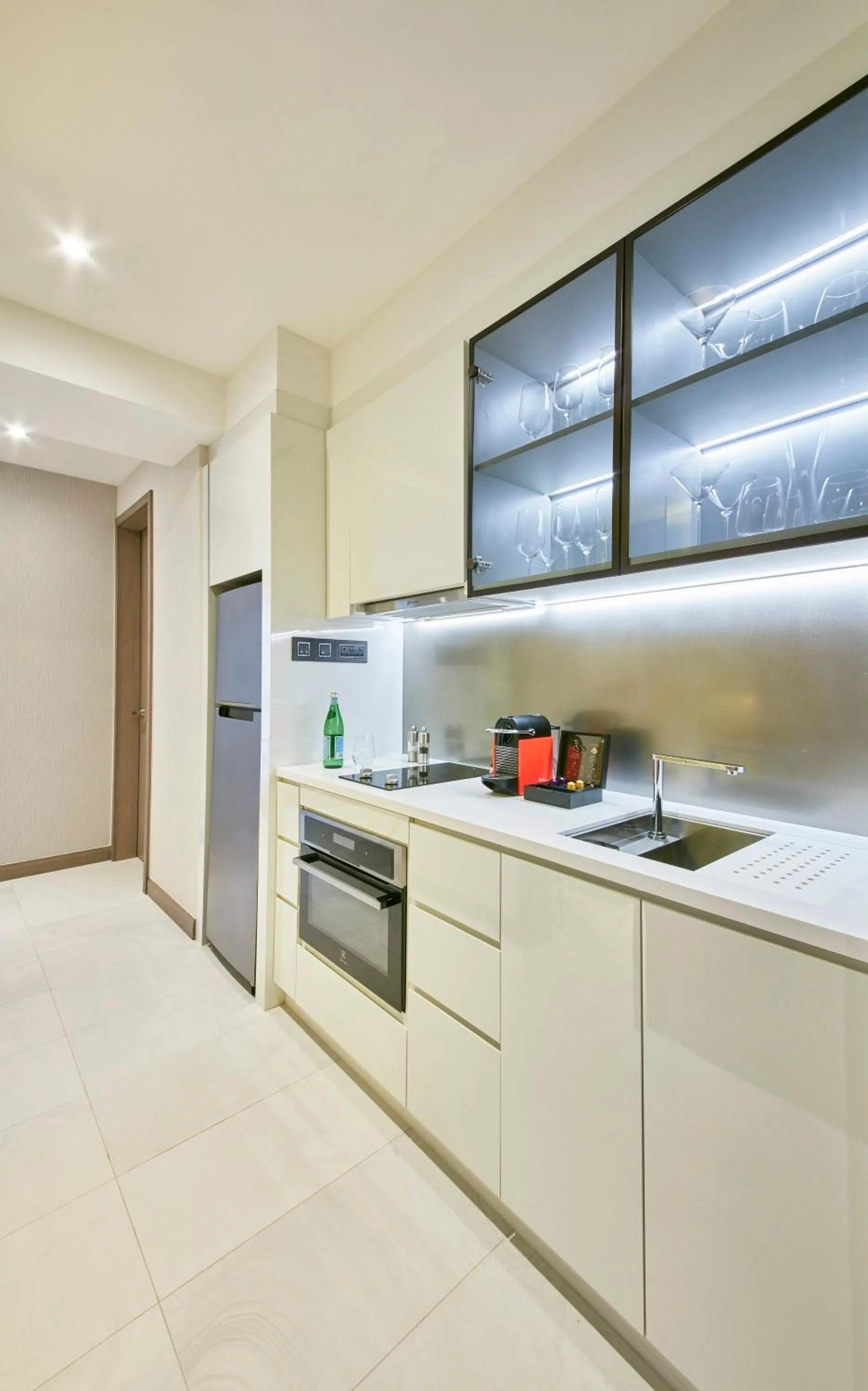 Kitchen or kitchenette in Oakwood Studios Singapore