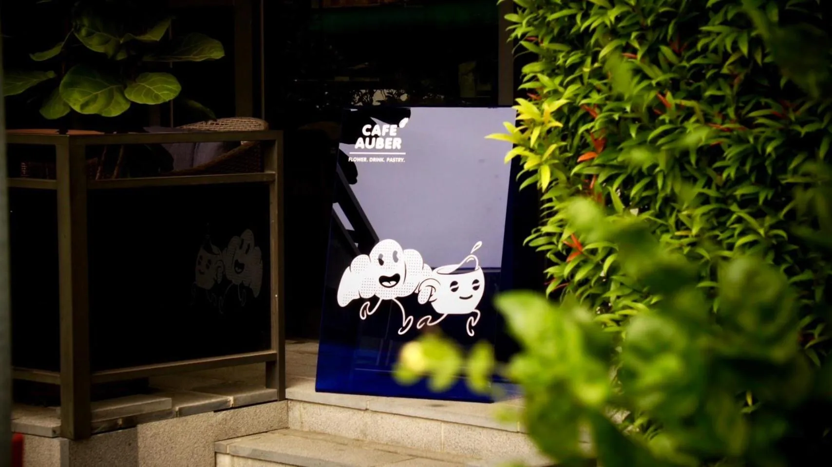 Restaurant/places to eat in South Urban Hotel