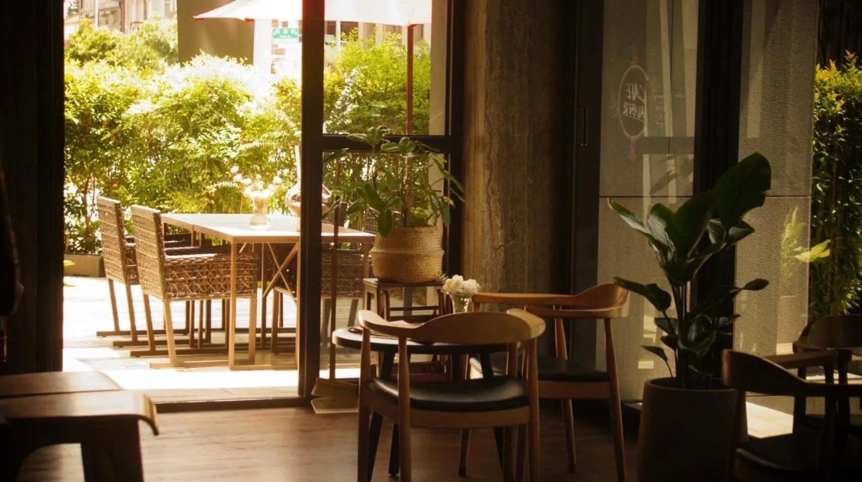 Restaurant/places to eat in South Urban Hotel