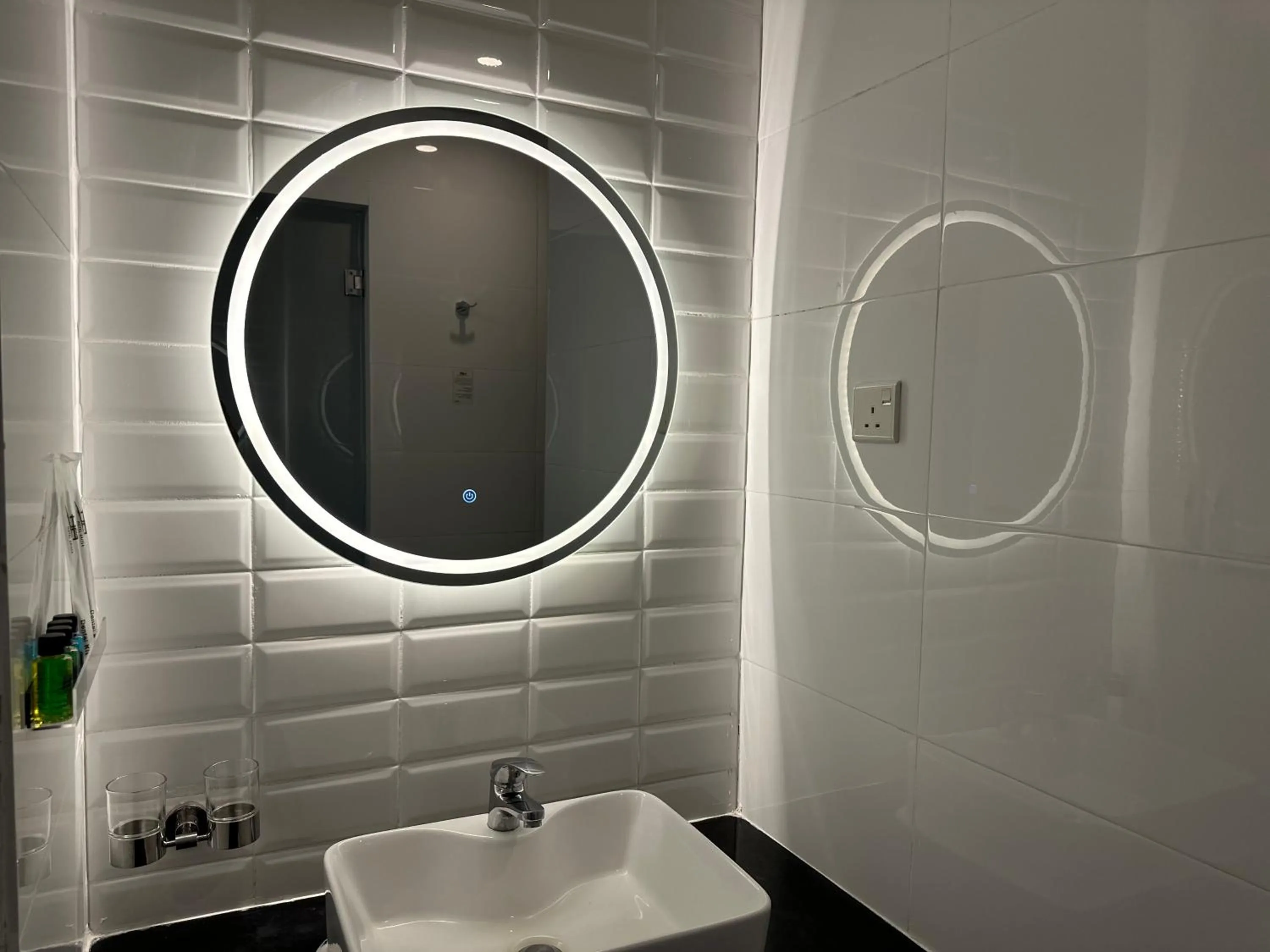 Shower in Hotel Arissa