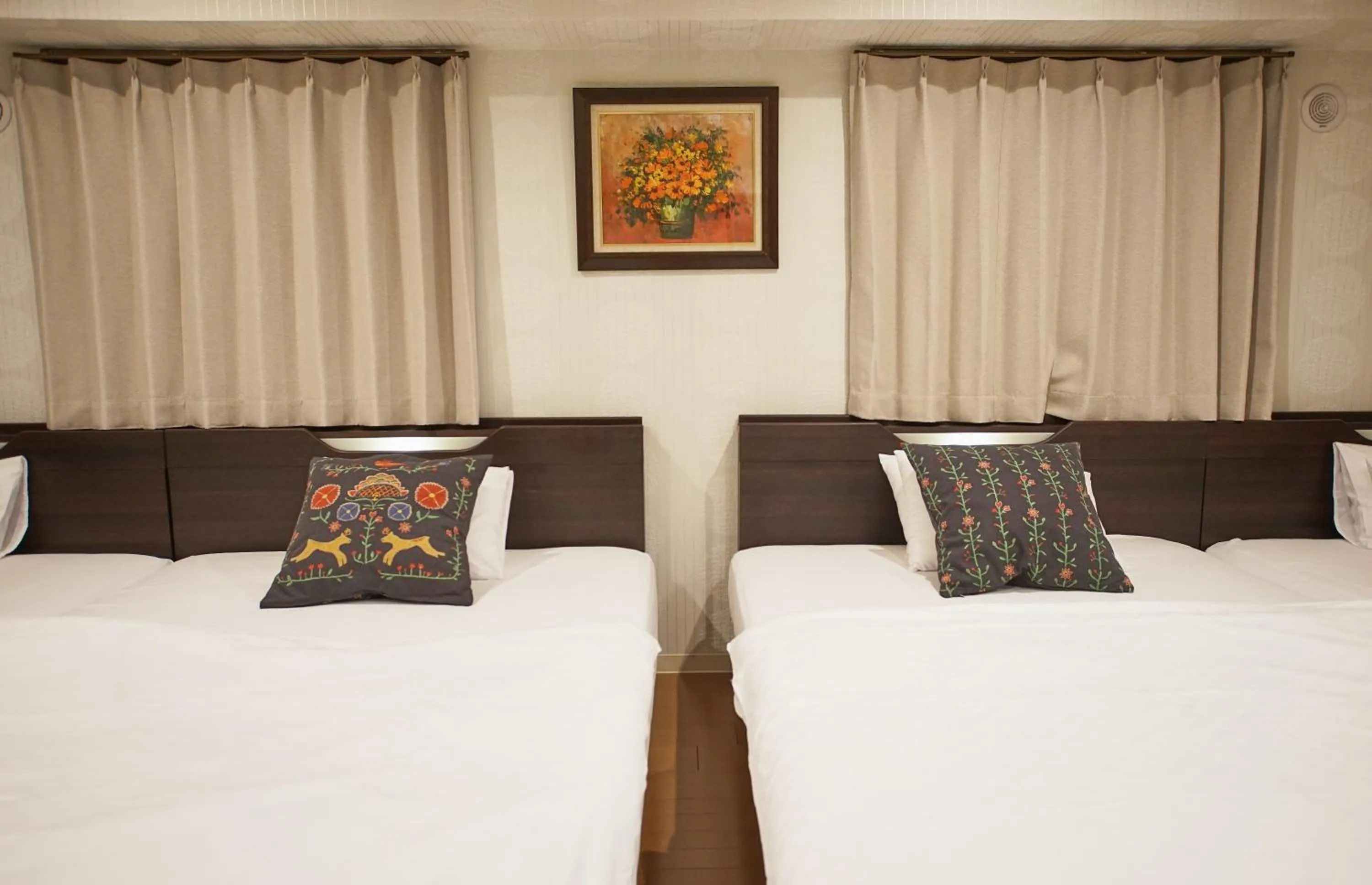 Photo of the whole room, Bed in Sarangbang