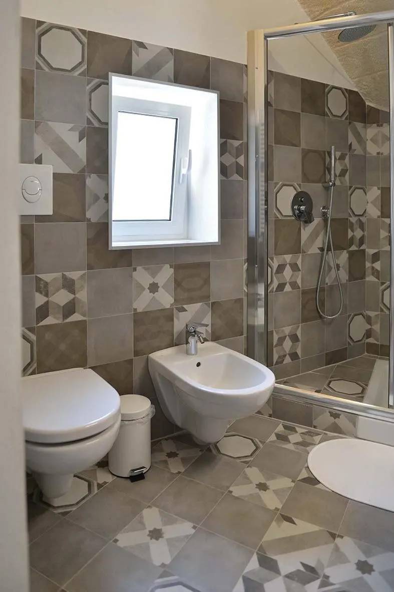 Shower in Palazzo Kapece