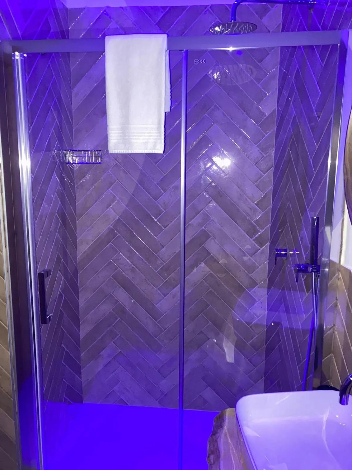 Shower in Palazzo Kapece