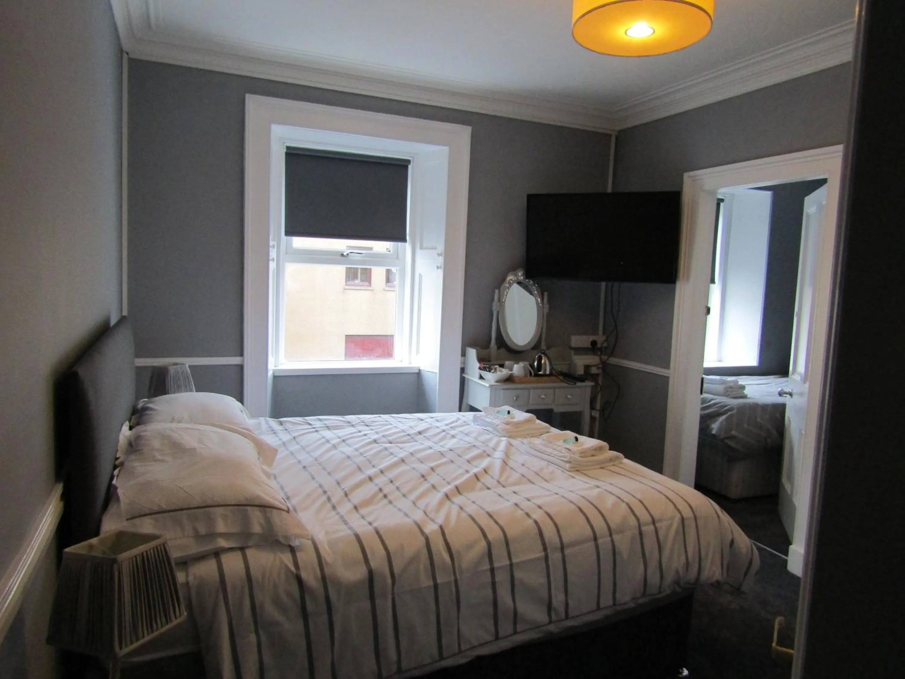 Bedroom, Bed in The Crown Hotel