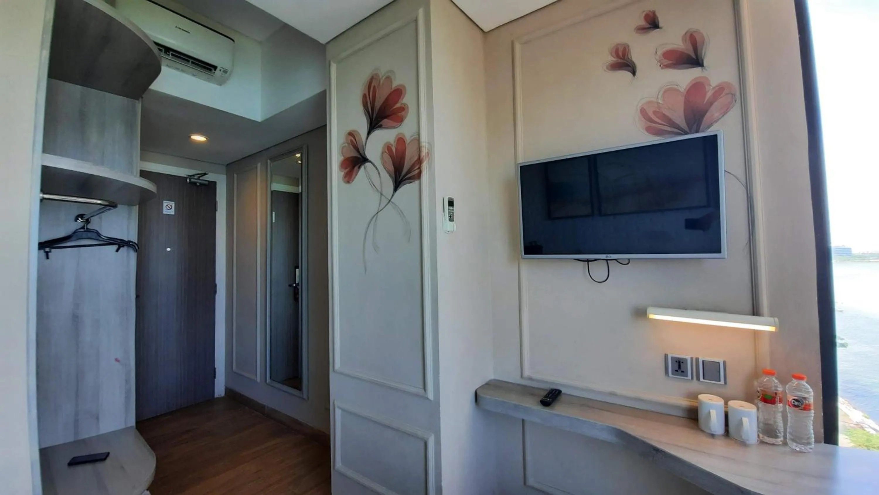 TV and multimedia in Expressia Hotel Makassar