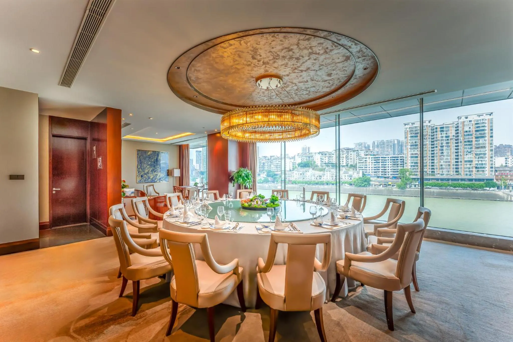 Restaurant/places to eat in Holiday Inn Neijiang Riverside by IHG